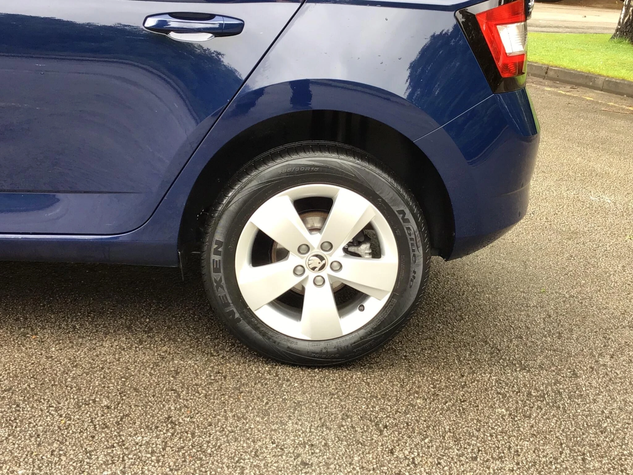 Vehicle image 13
