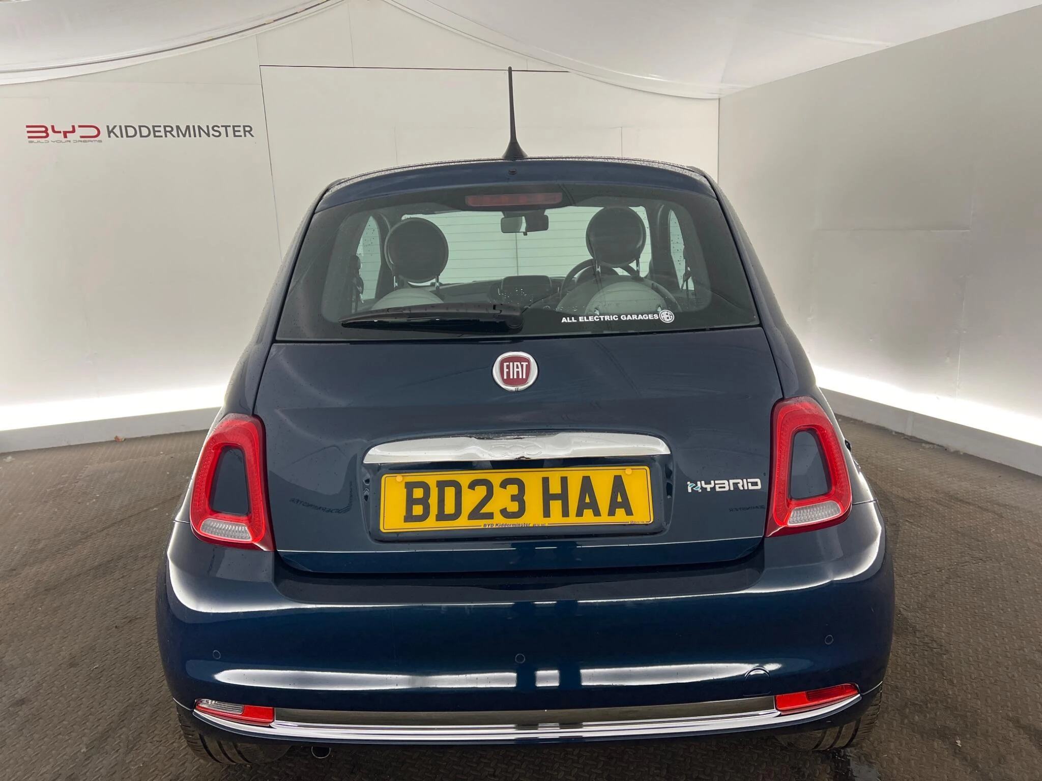 Vehicle image 10