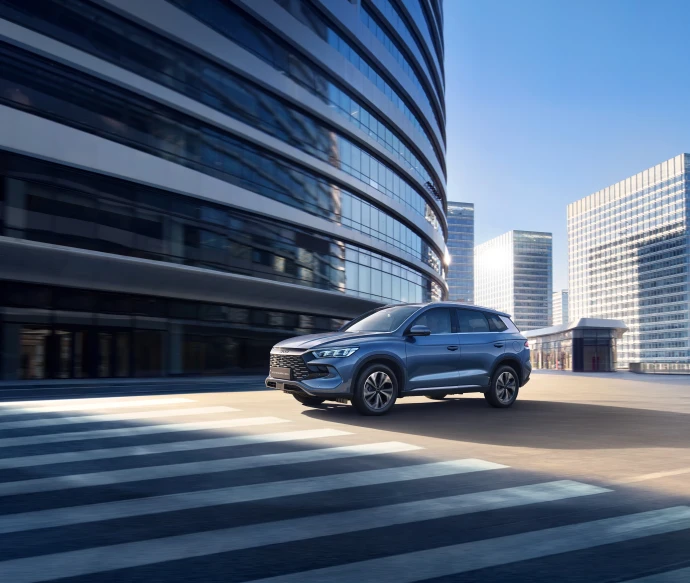 What is Super Hybrid with DM Technology?