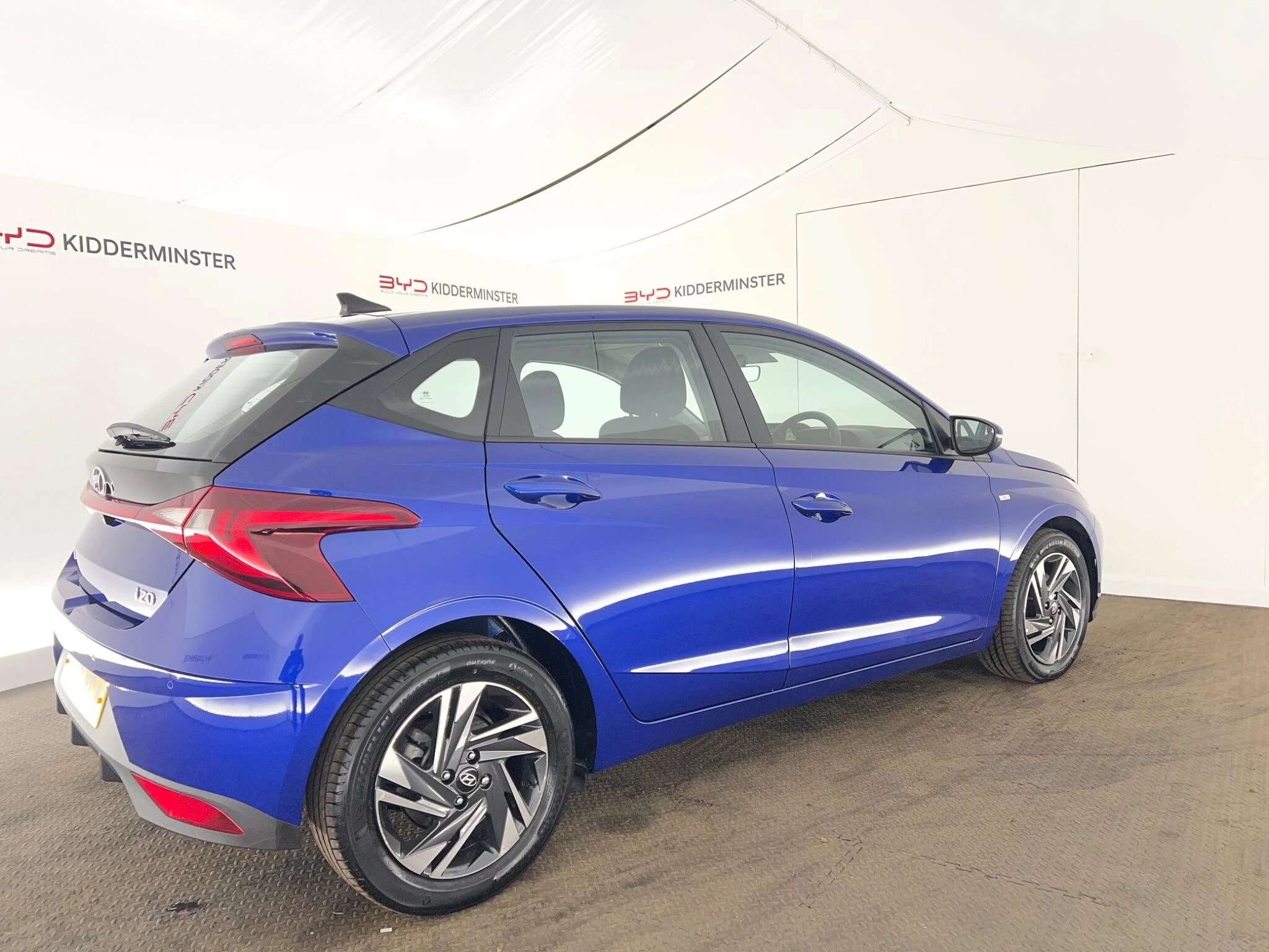 Vehicle image 15