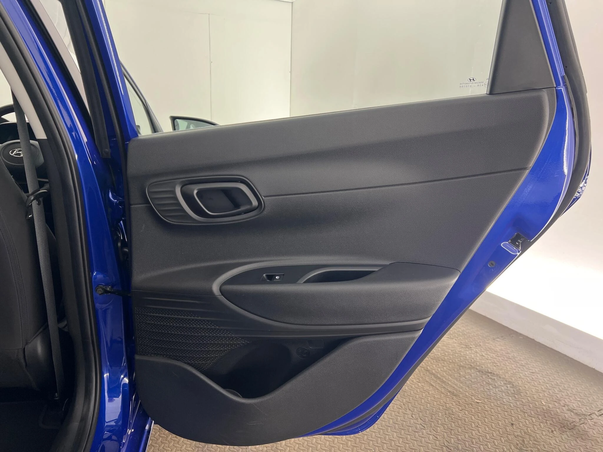 Vehicle image 32