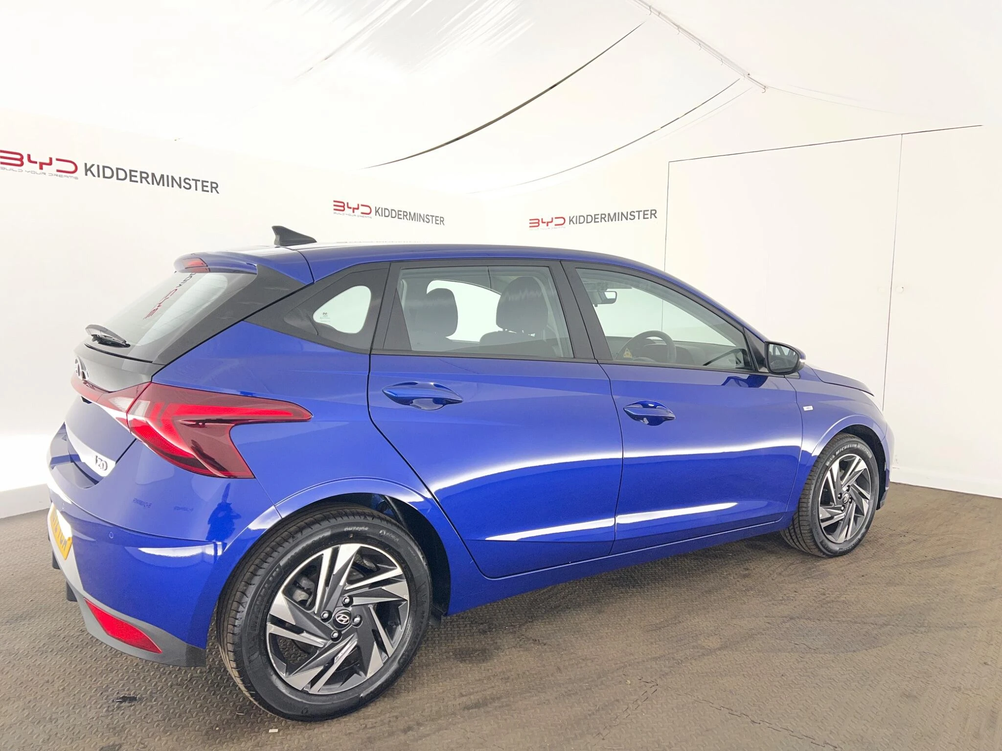 Vehicle image 13