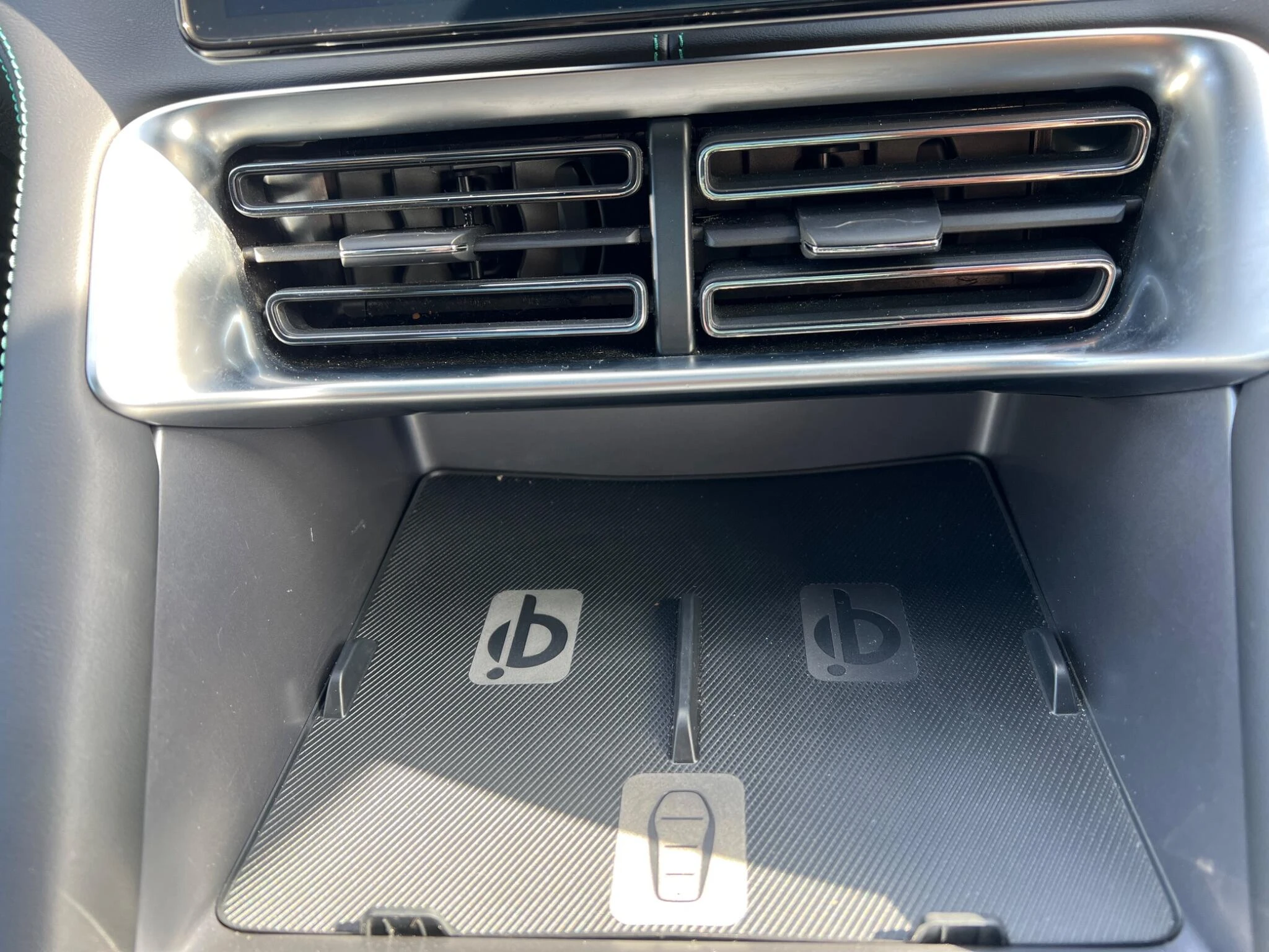 Vehicle image 53