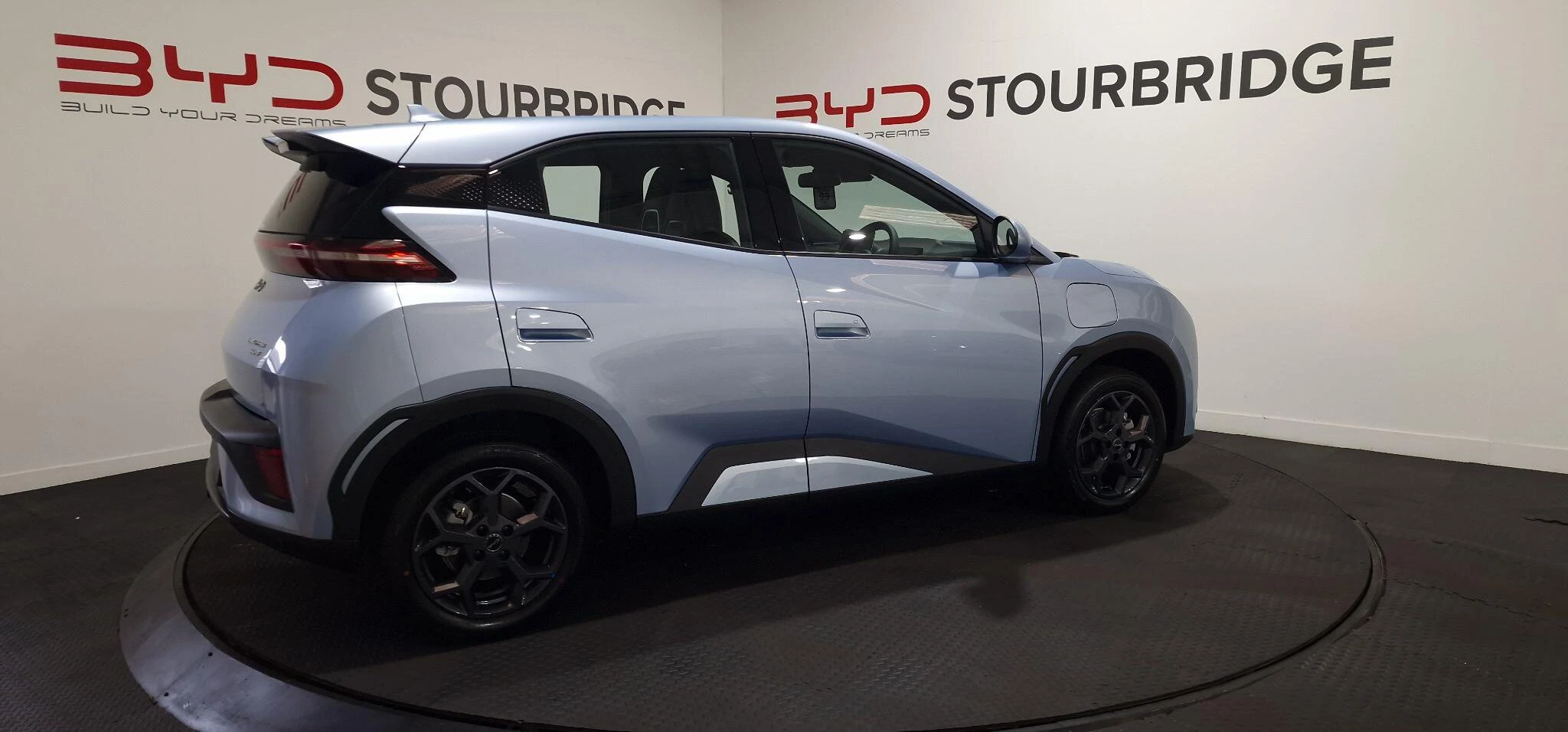Vehicle image 32
