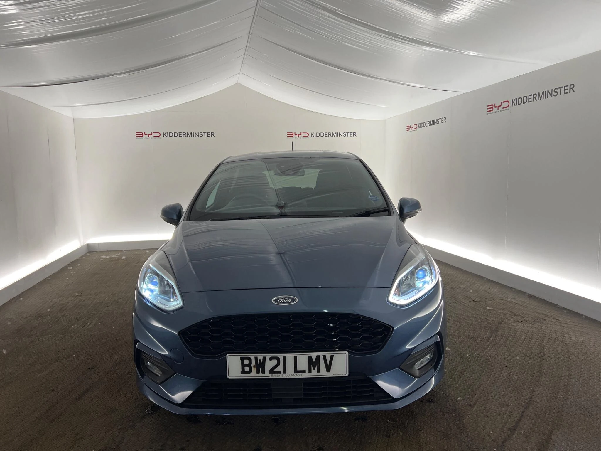 Vehicle image 6