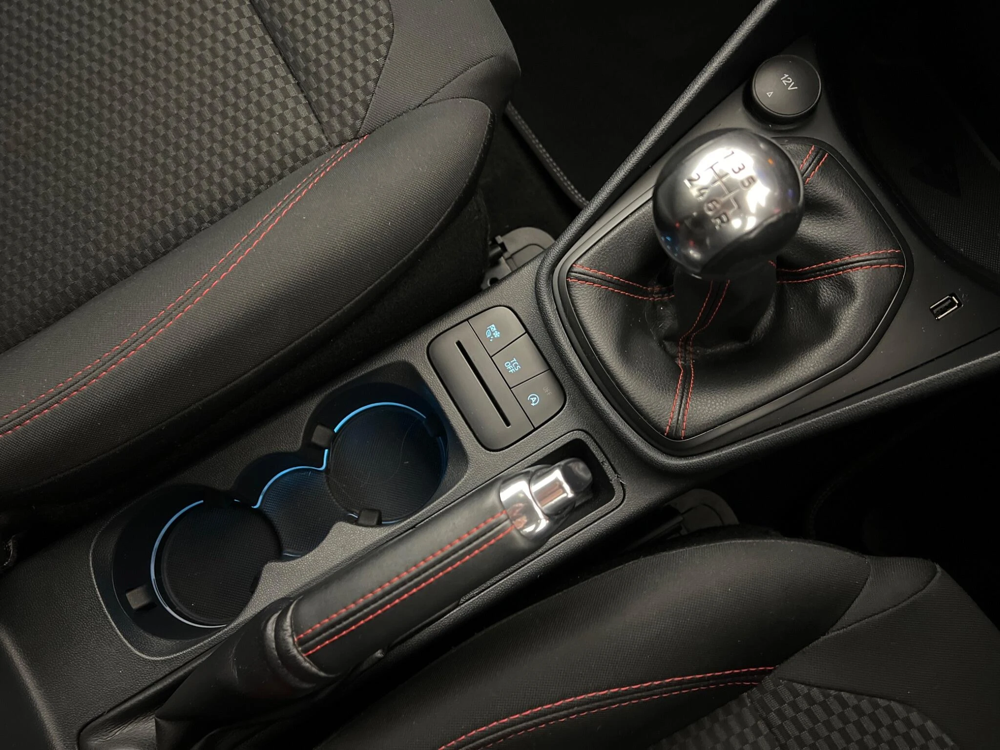 Vehicle image 14