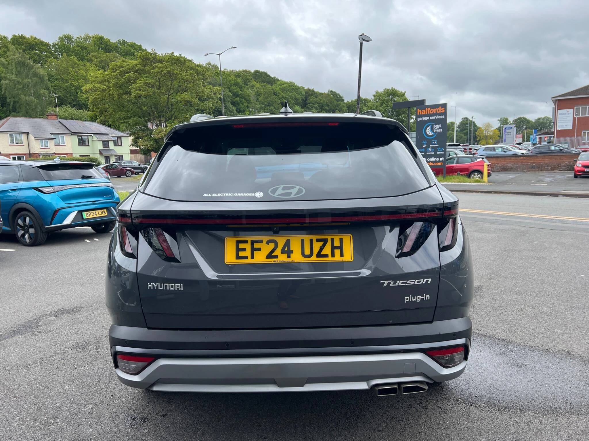 Vehicle image 10