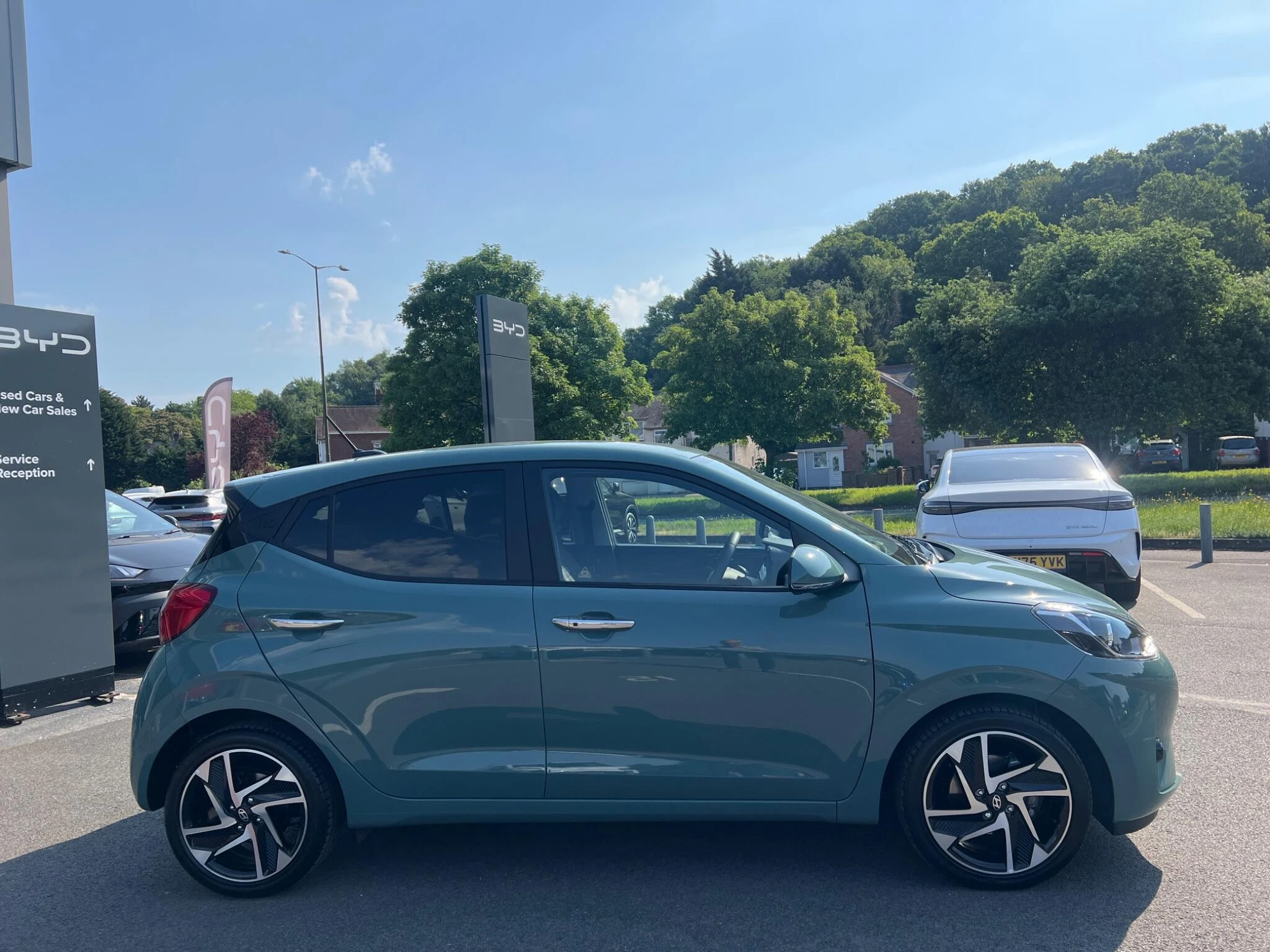 Vehicle image 16