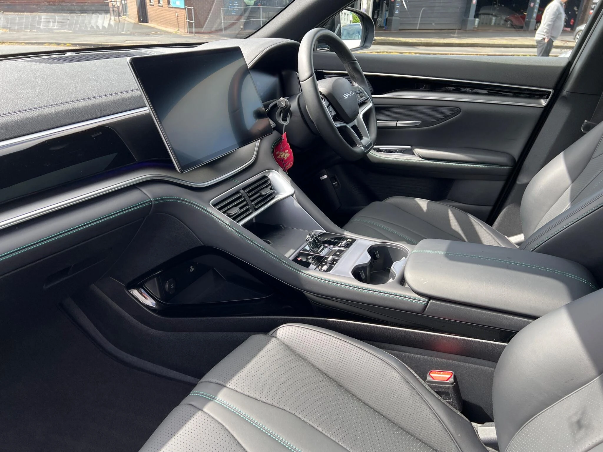 Vehicle image 16
