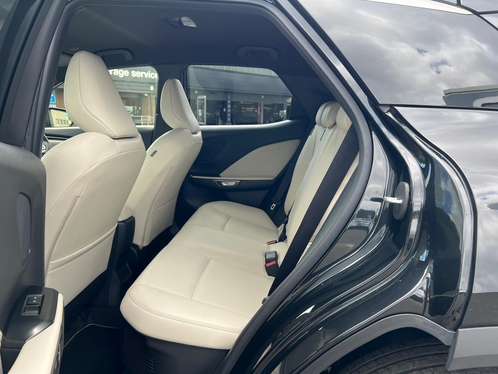 Vehicle image 22