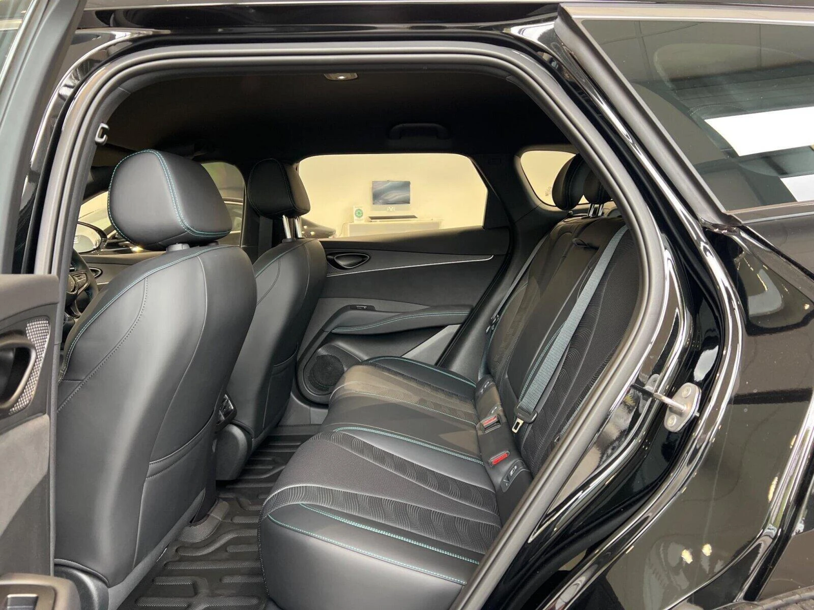 Vehicle image 39