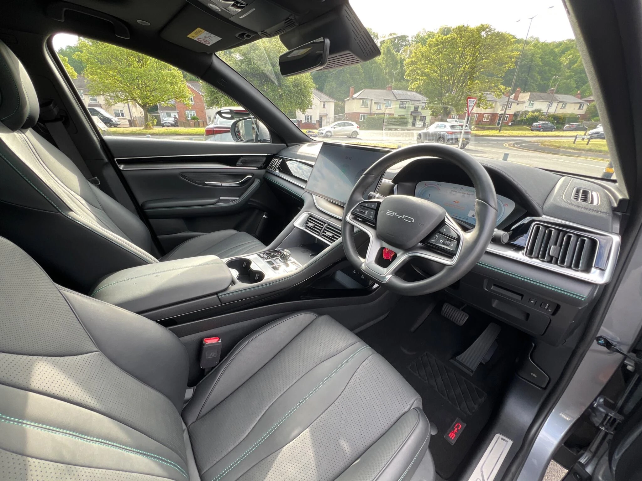 Vehicle image 16