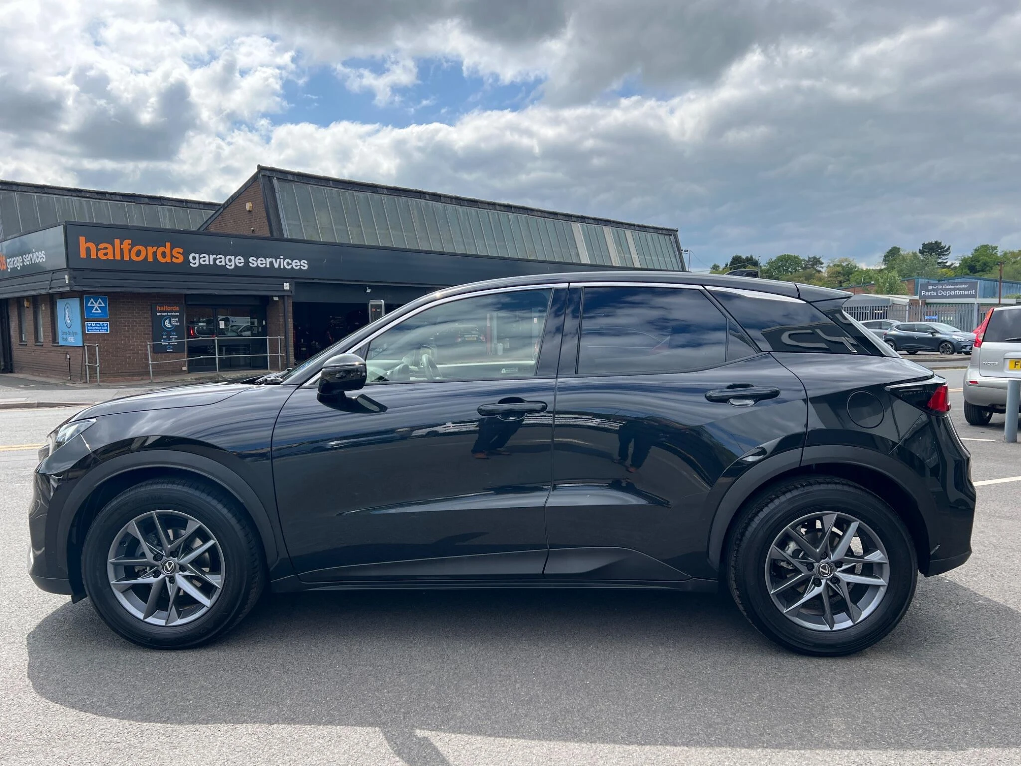 Vehicle image 9