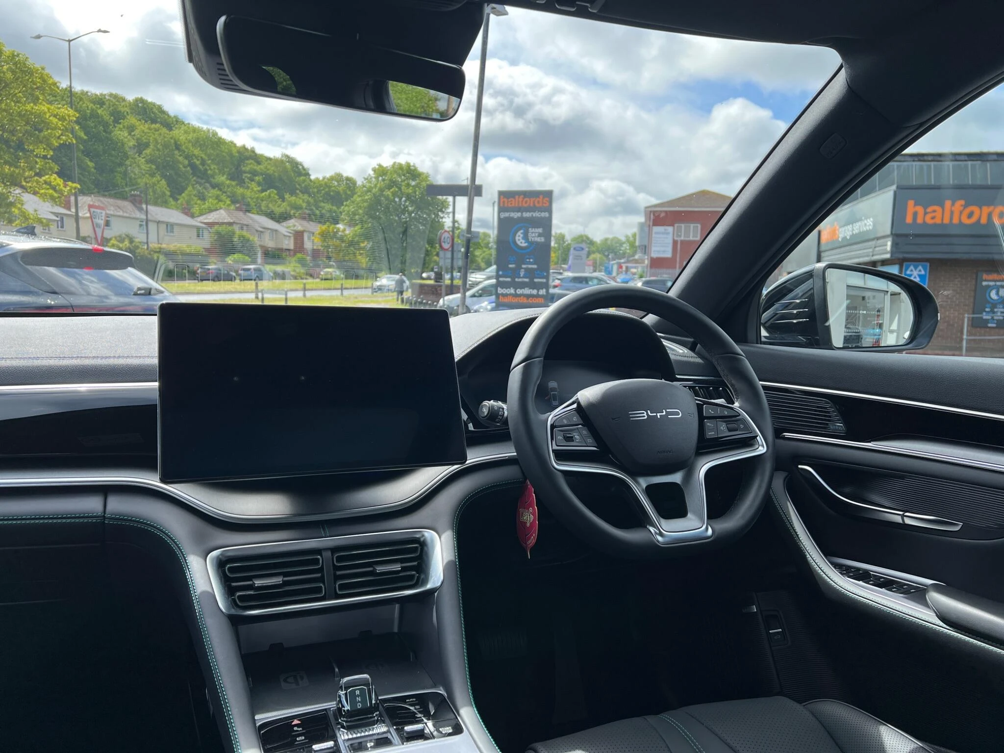Vehicle image 17