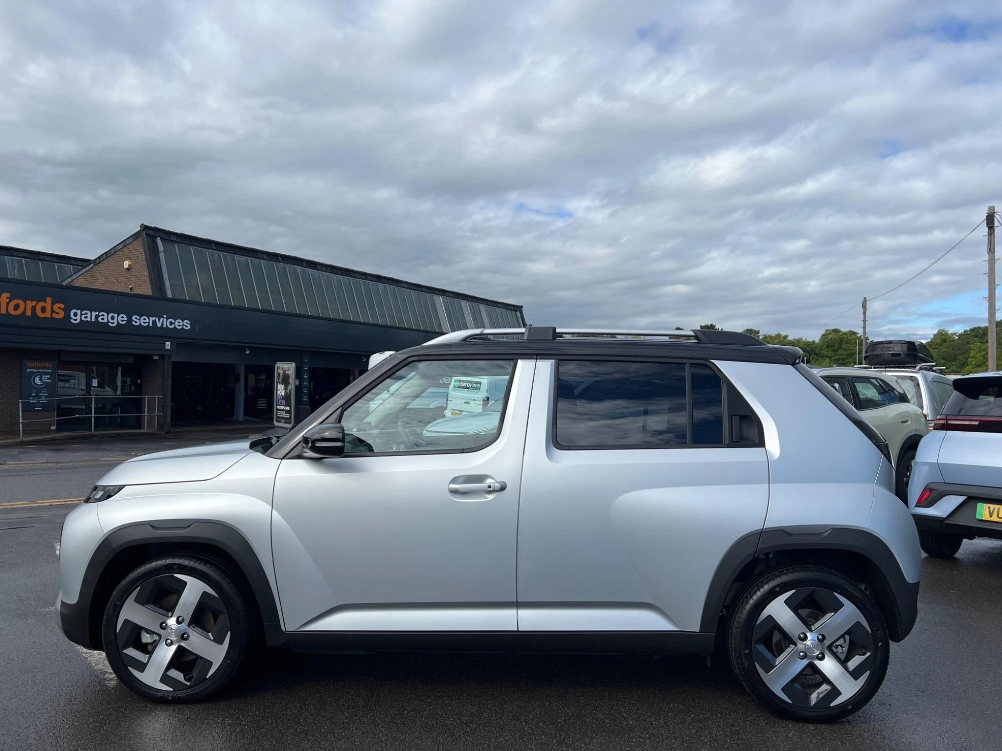 Vehicle image 6