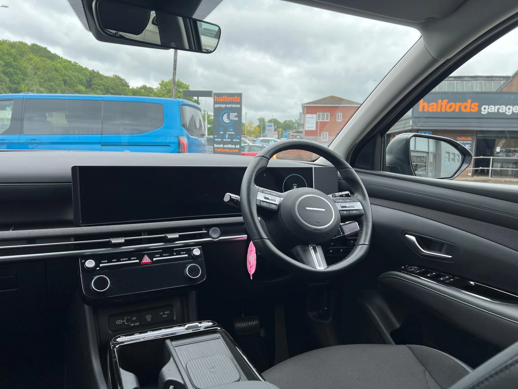 Vehicle image 15