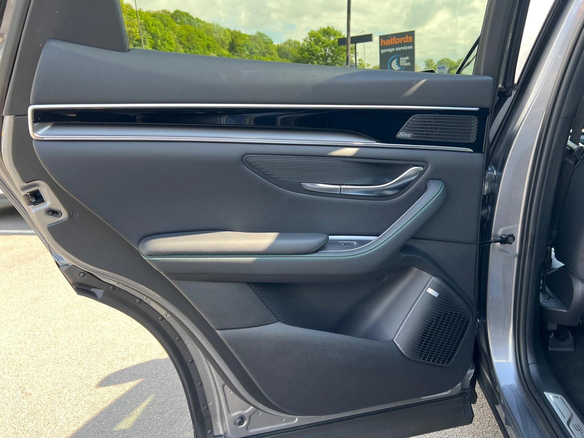 Vehicle image 24
