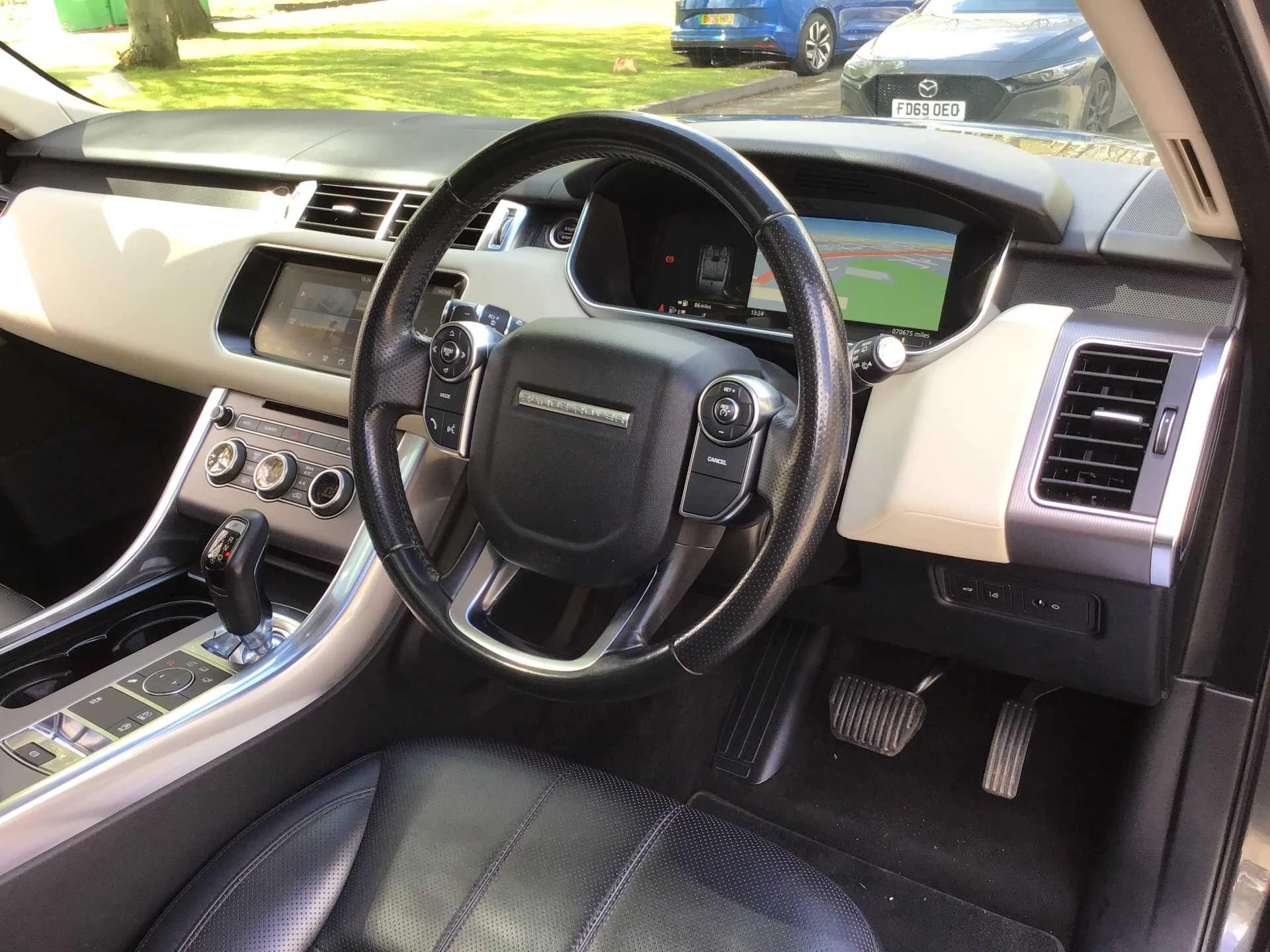Vehicle image 16