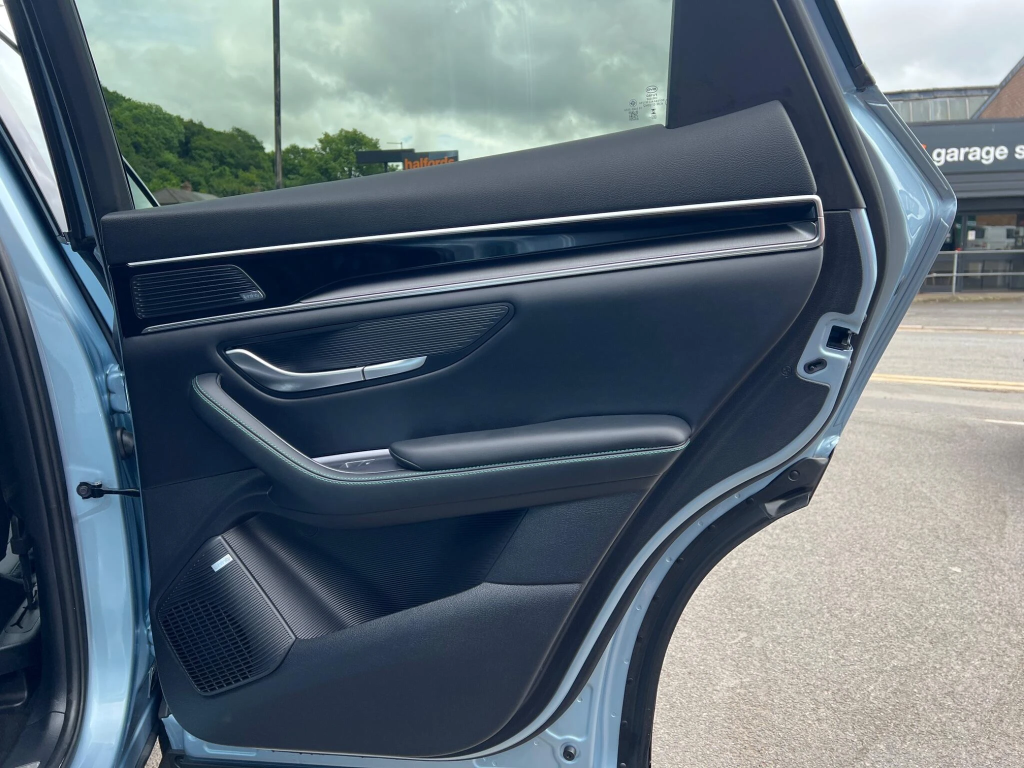 Vehicle image 33