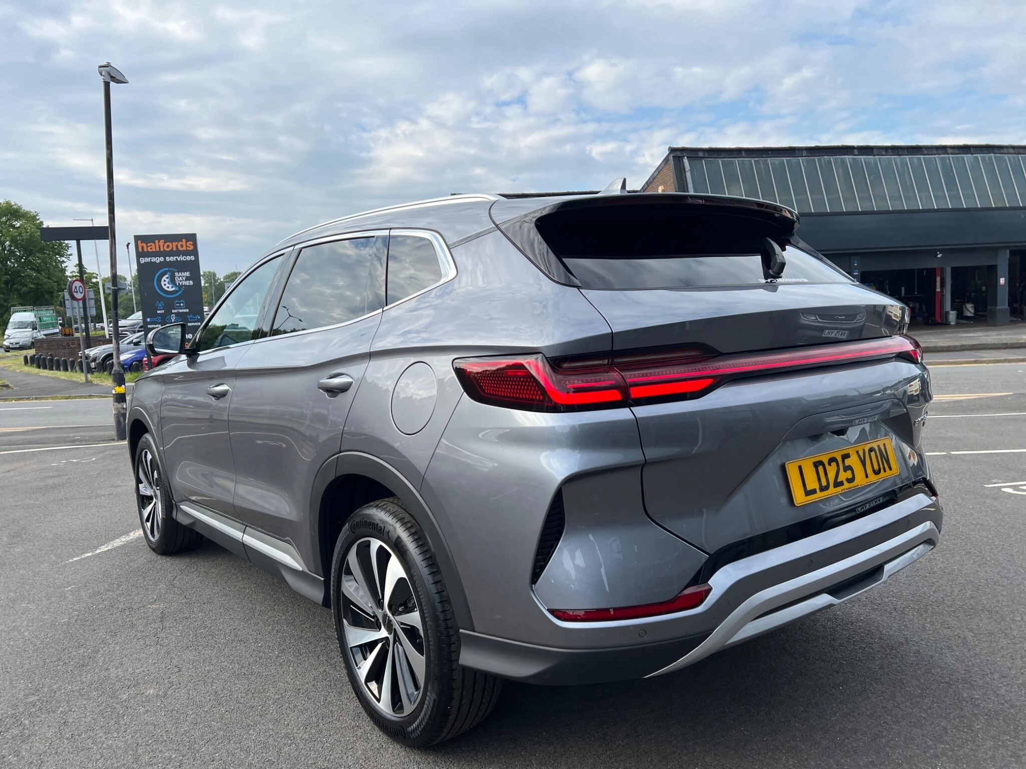Vehicle image 11