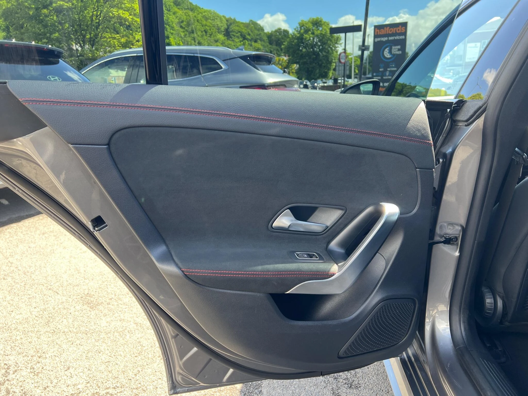 Vehicle image 35