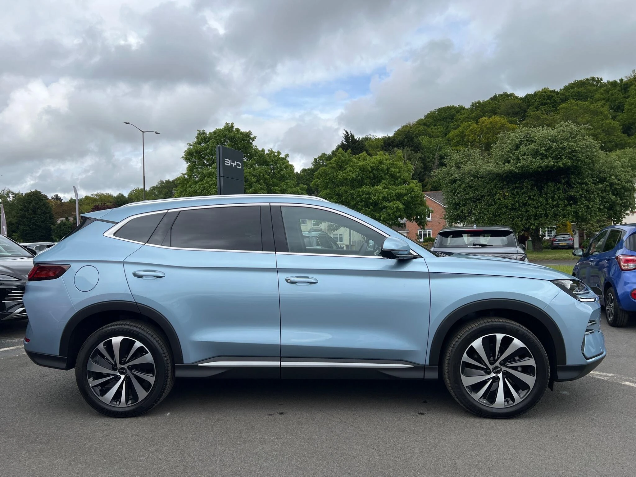 Vehicle image 16