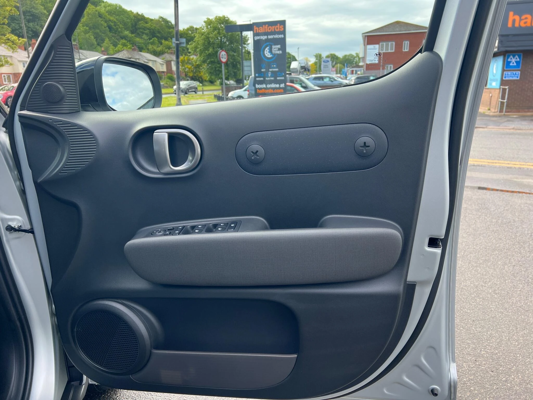 Vehicle image 24
