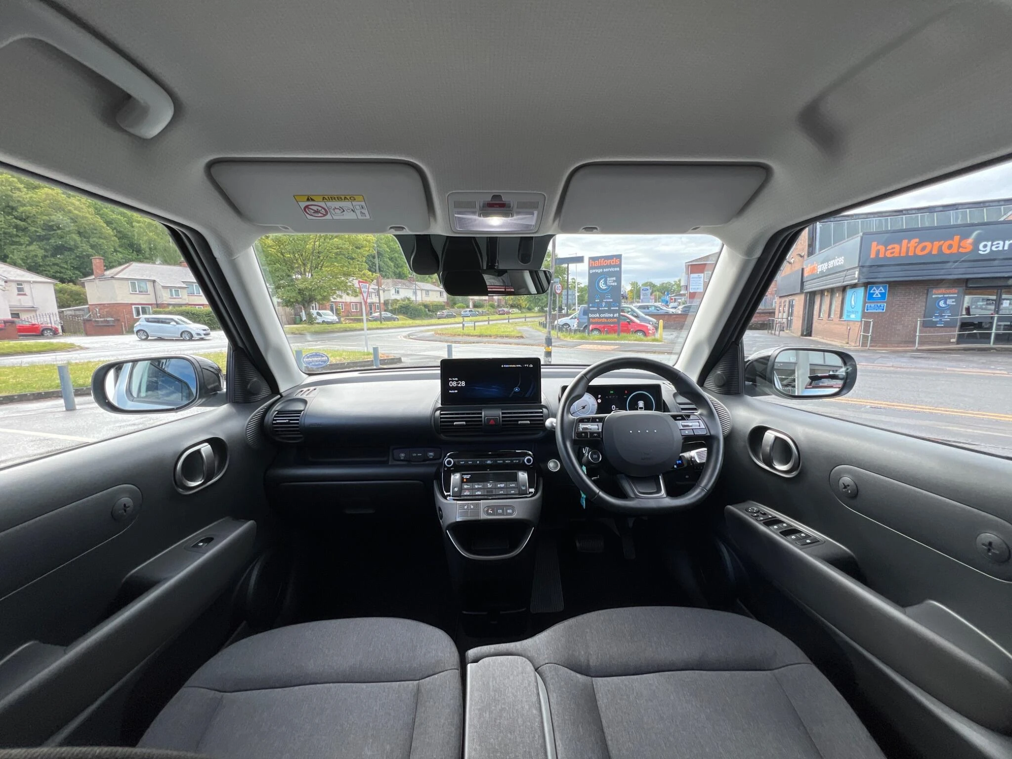 Vehicle image 14