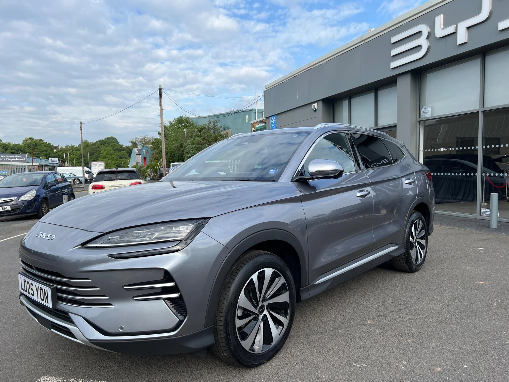 Vehicle image 10