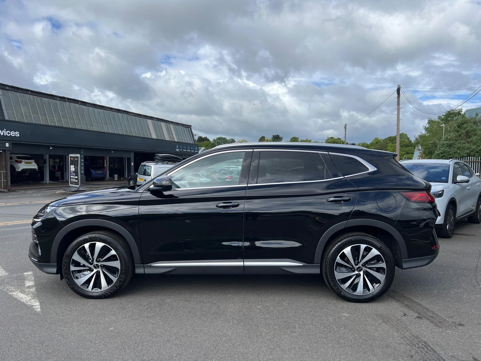 Vehicle image 10
