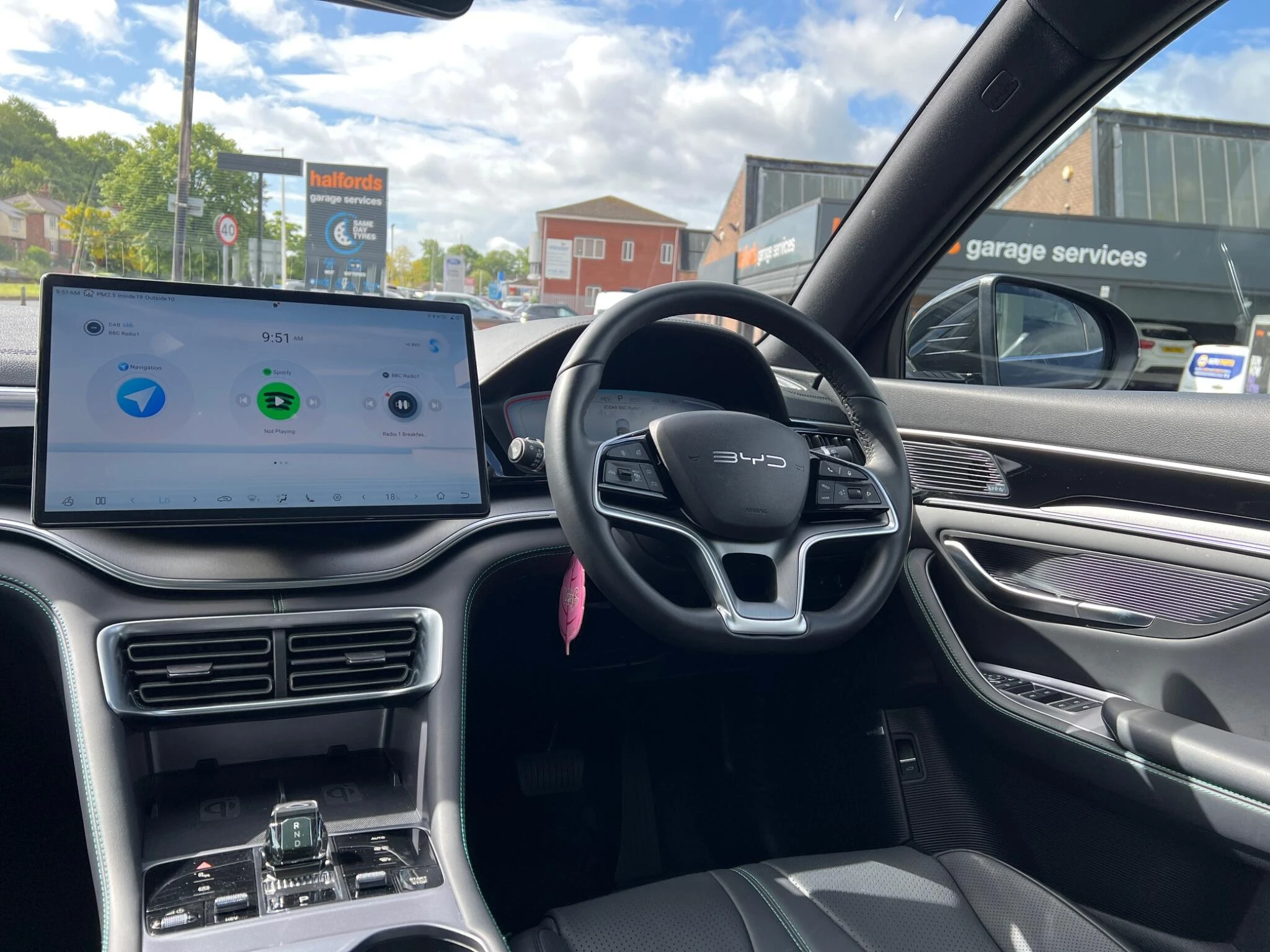 Vehicle image 18