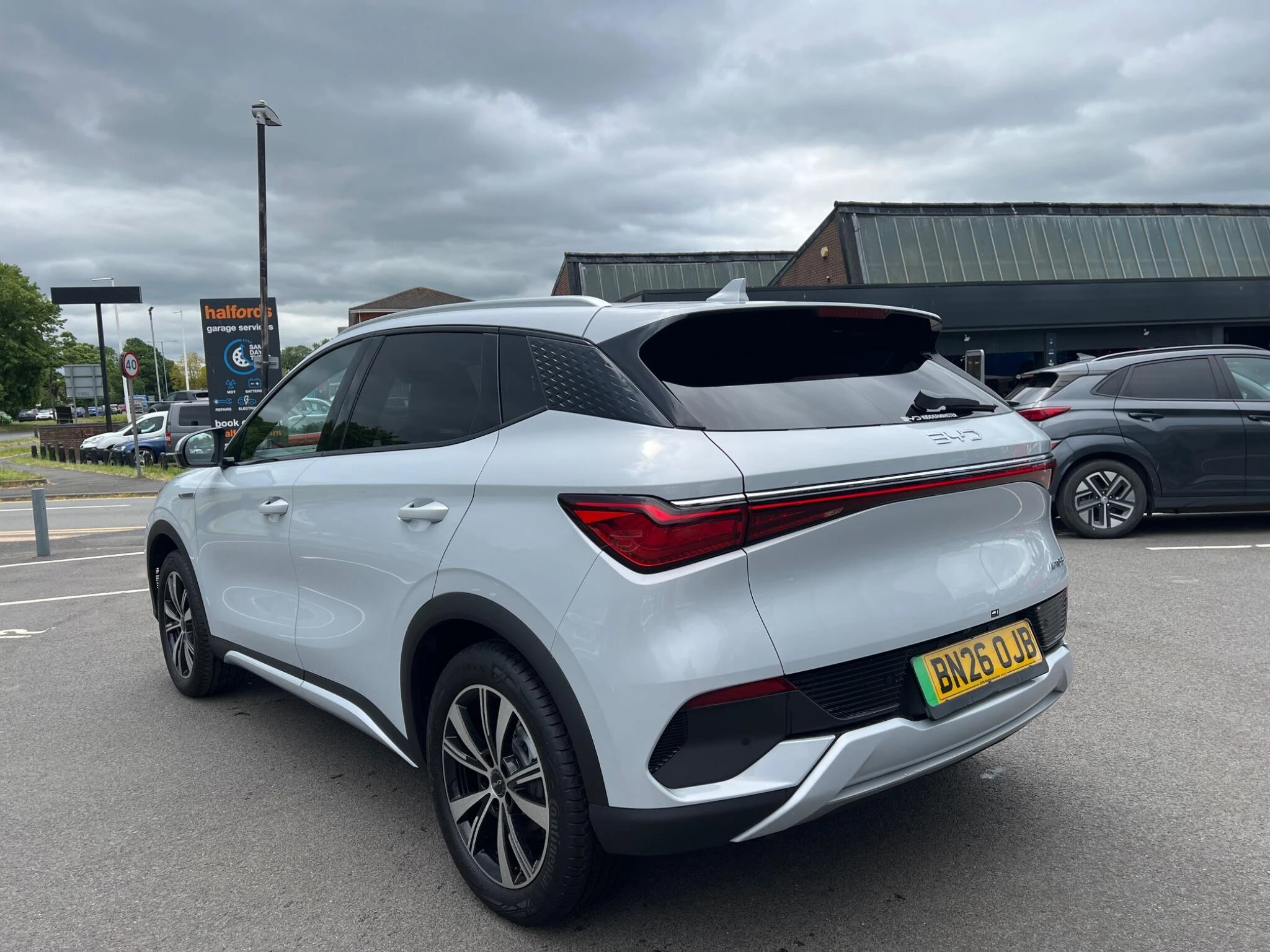 Vehicle image 4