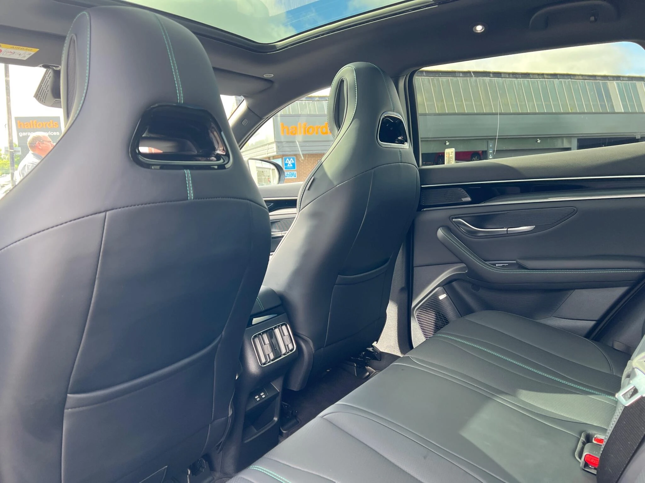 Vehicle image 21