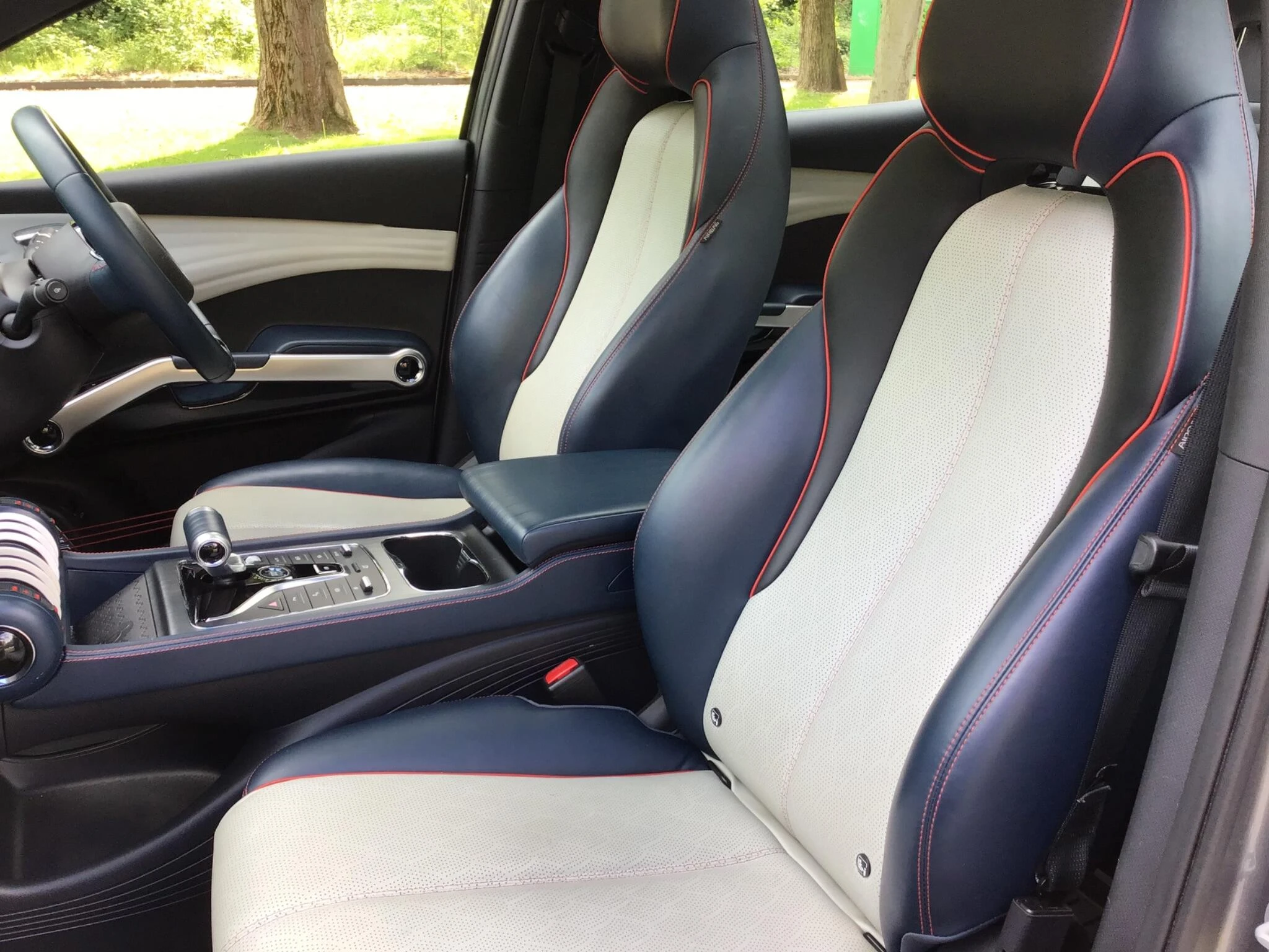 Vehicle image 35