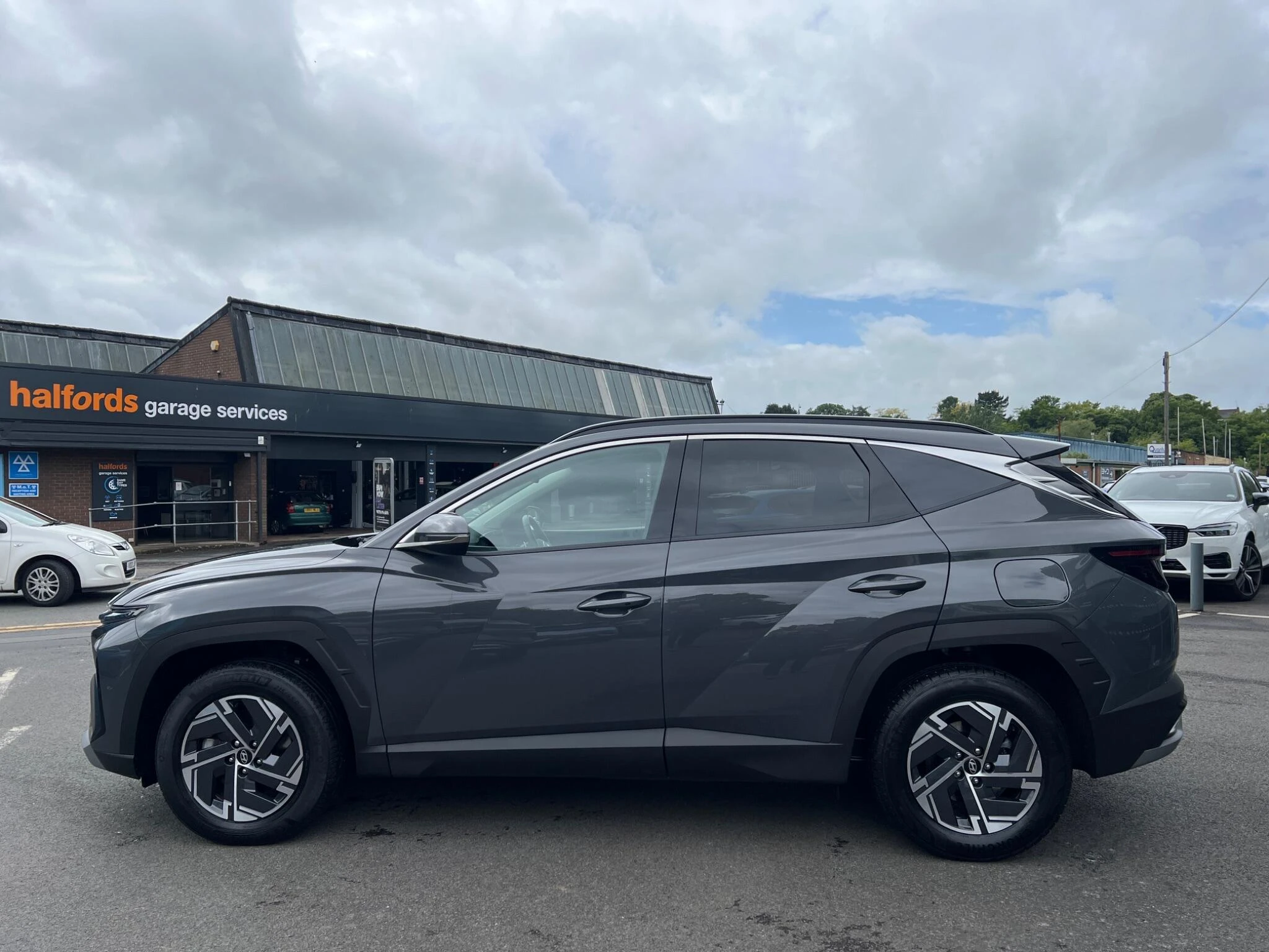 Vehicle image 9