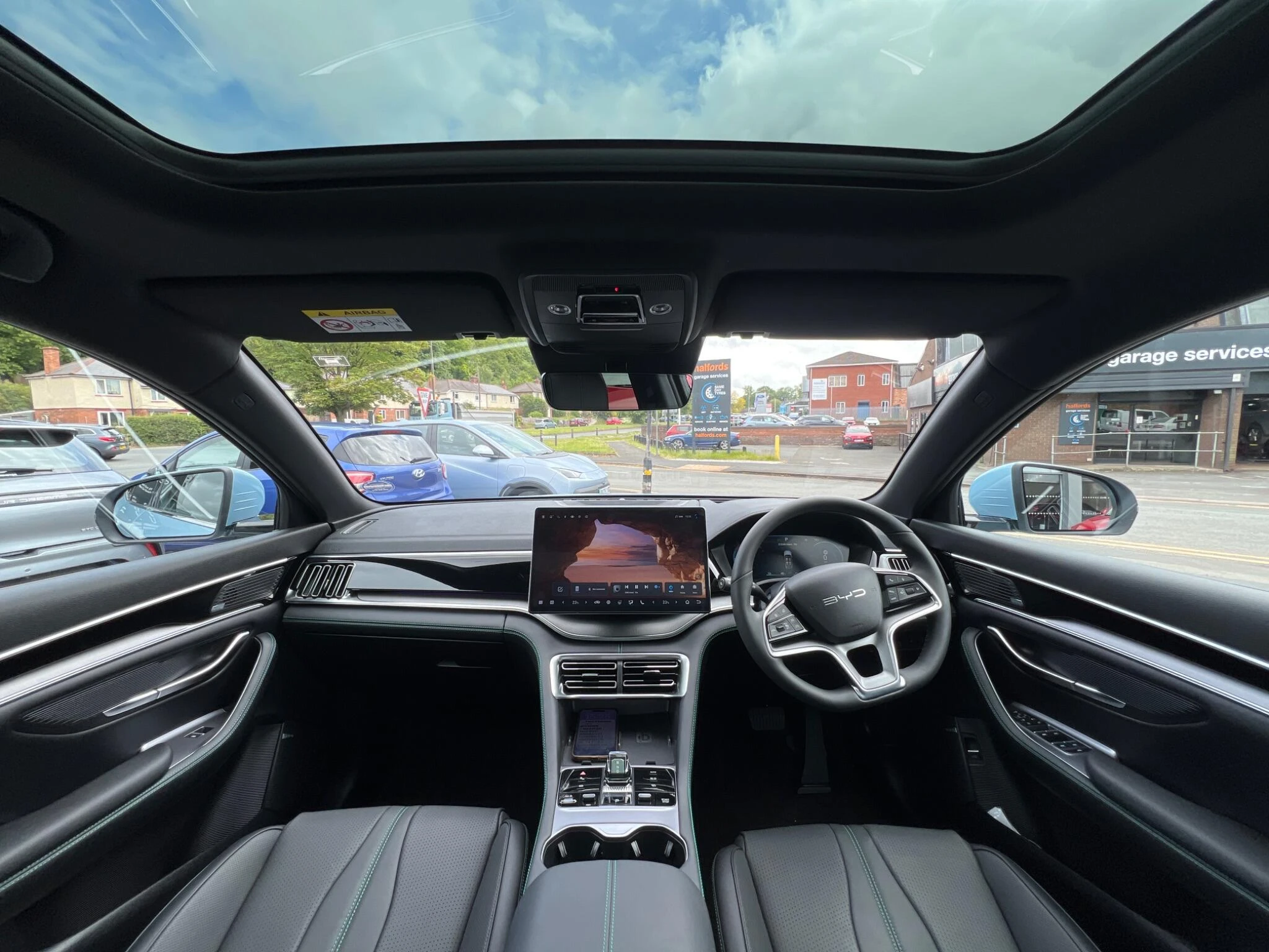 Vehicle image 19