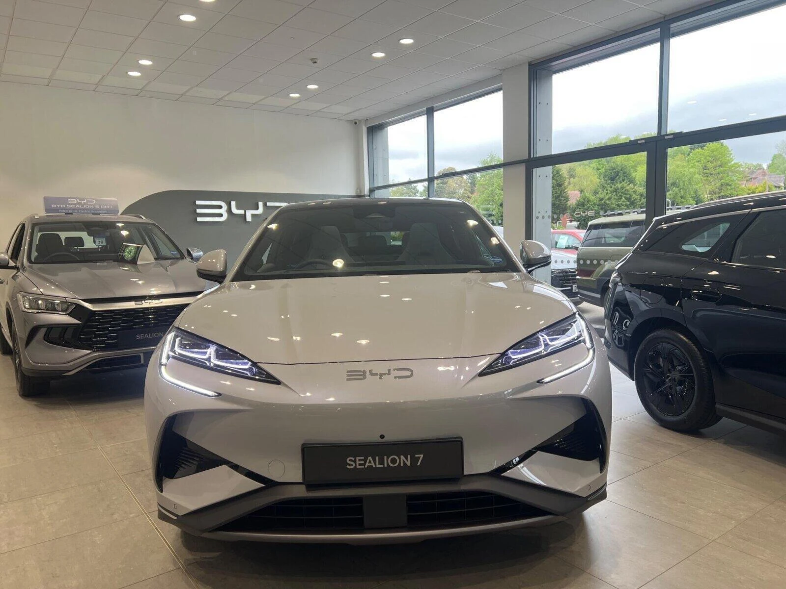 Vehicle image 4