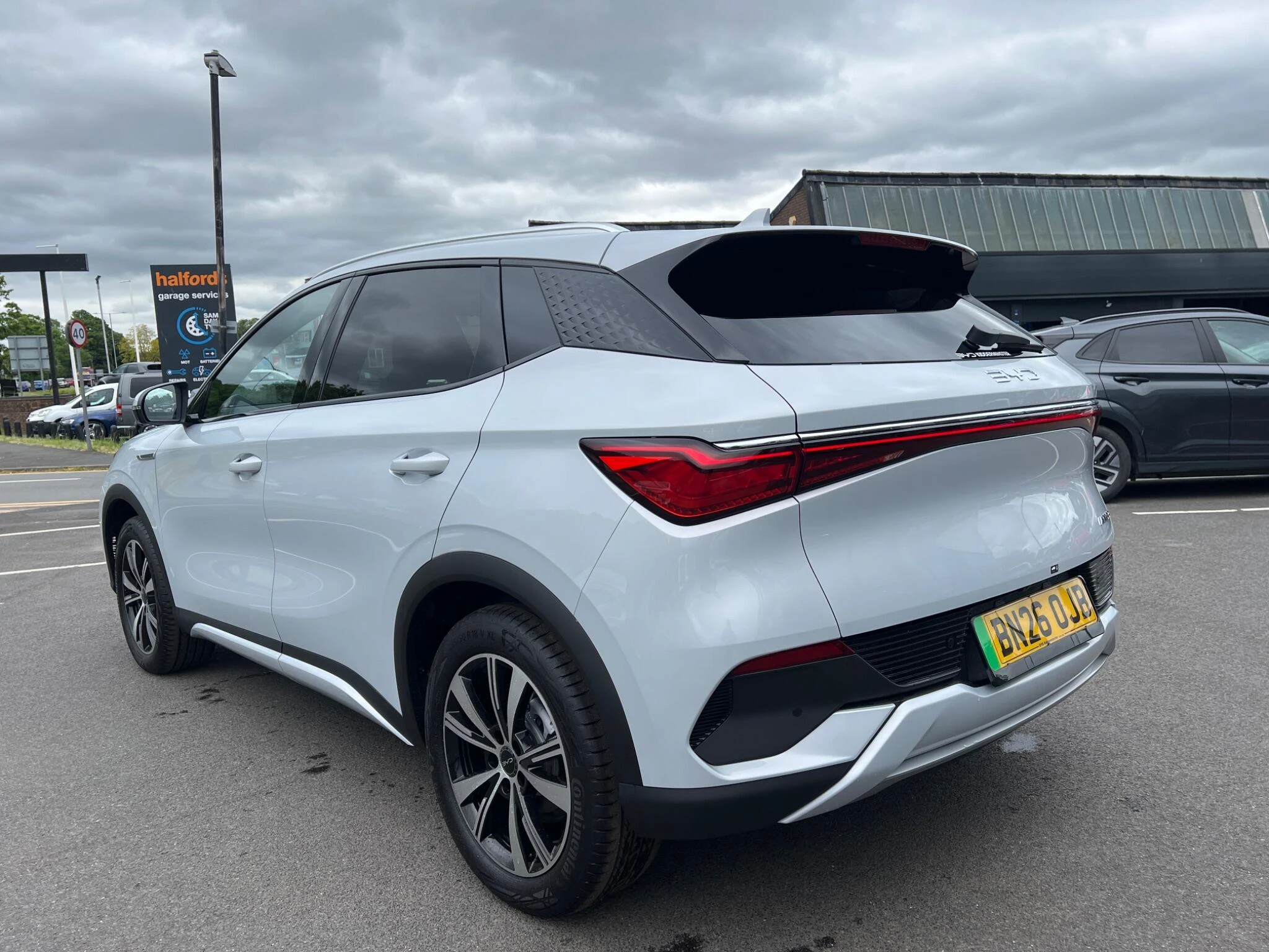 Vehicle image 13