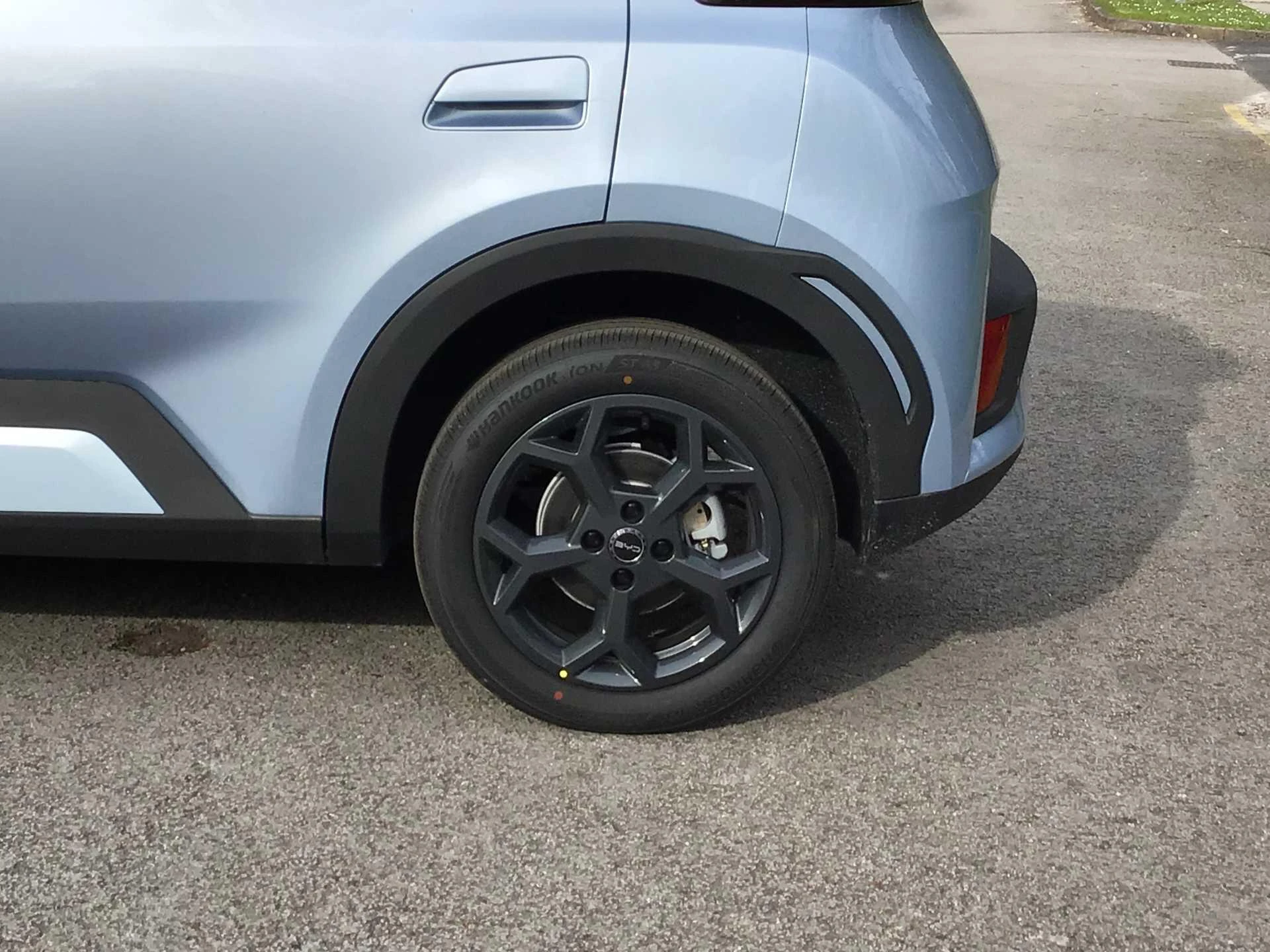 Vehicle image 16