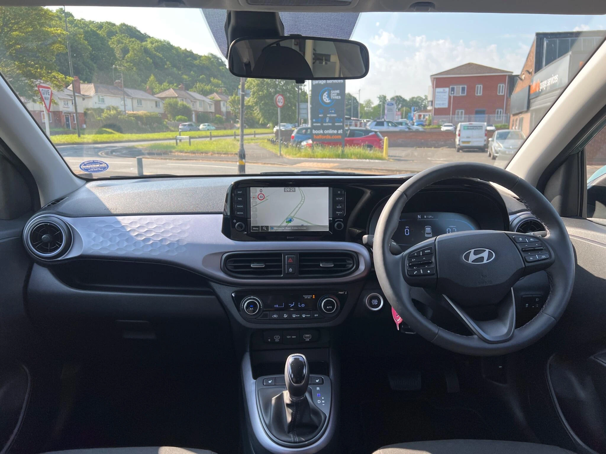 Vehicle image 19