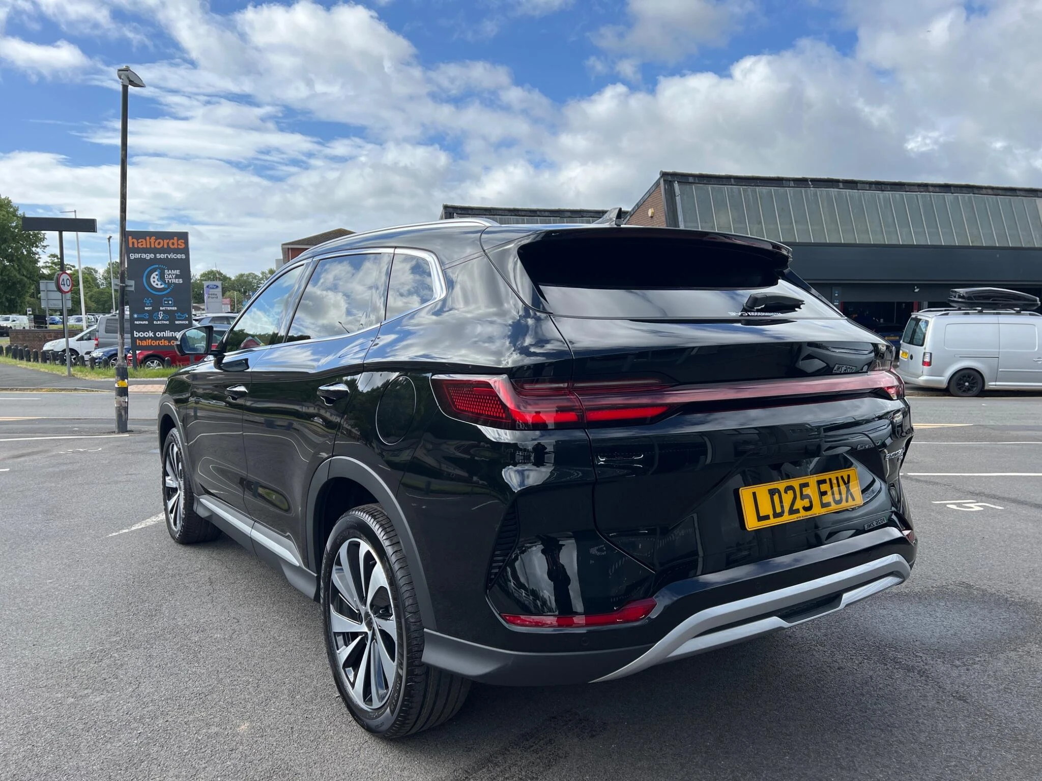 Vehicle image 4