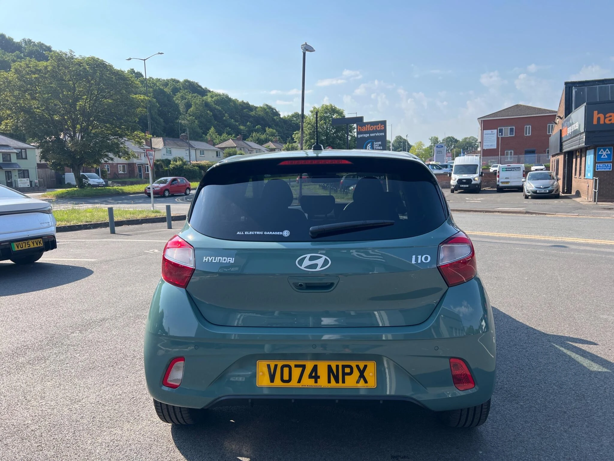 Vehicle image 14