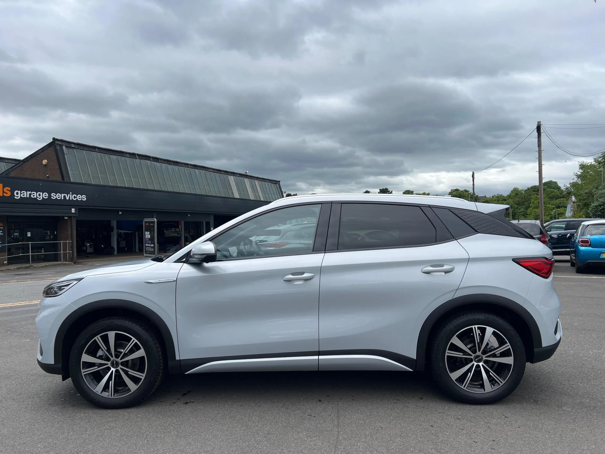 Vehicle image 15