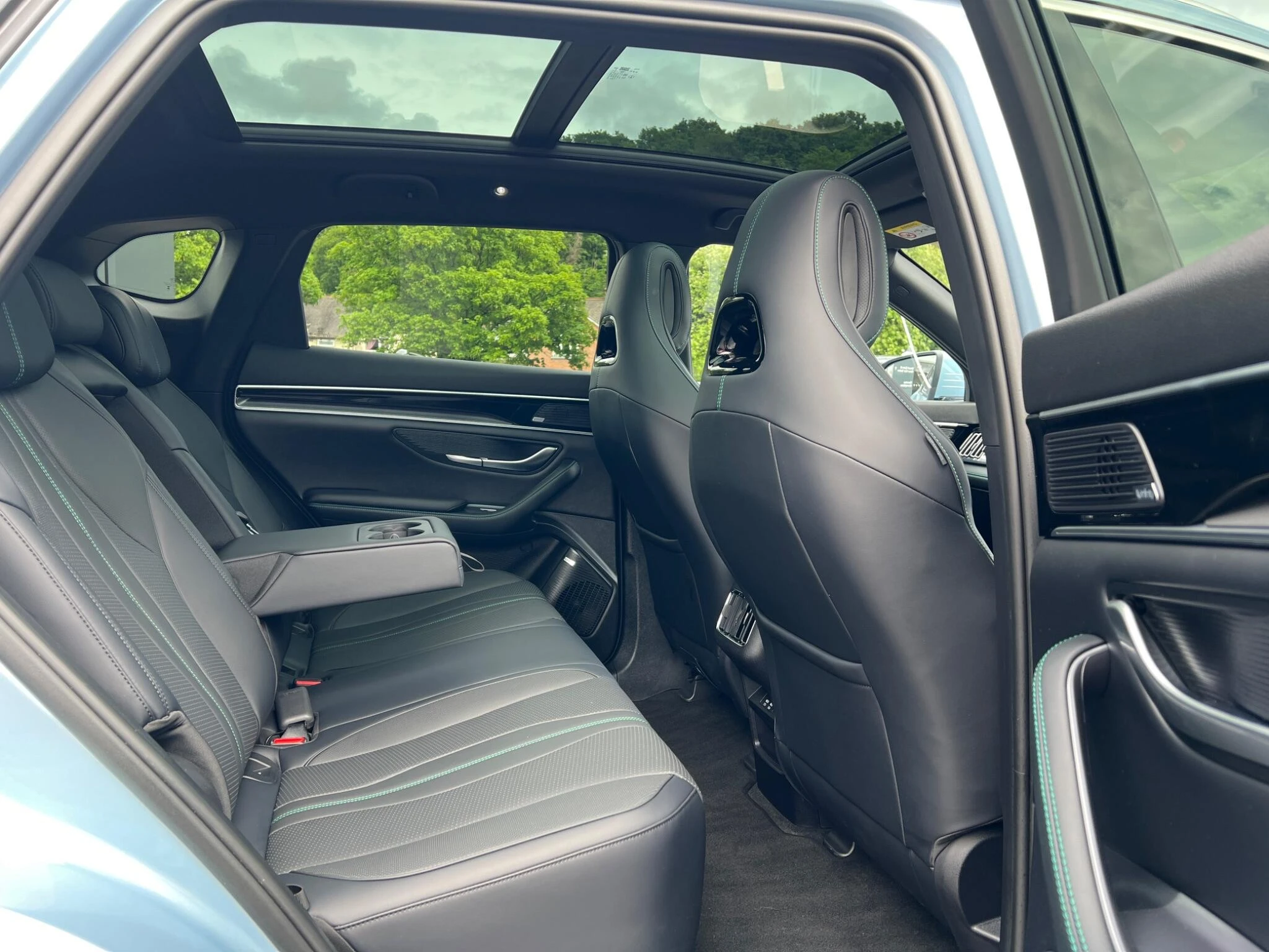 Vehicle image 25