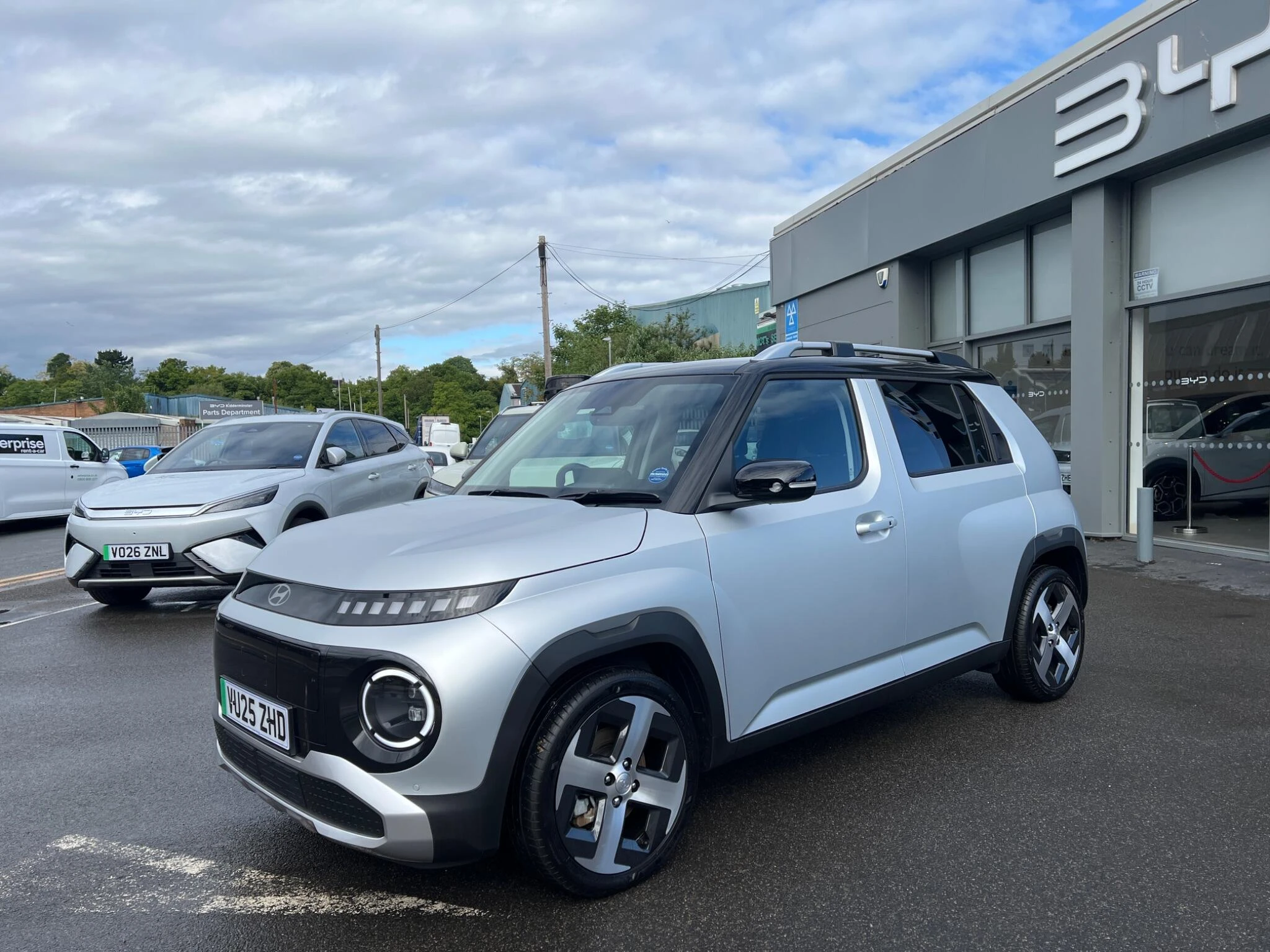 Vehicle image 10