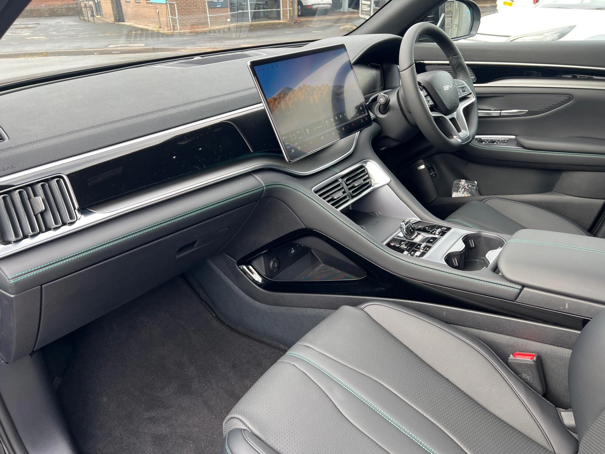 Vehicle image 15