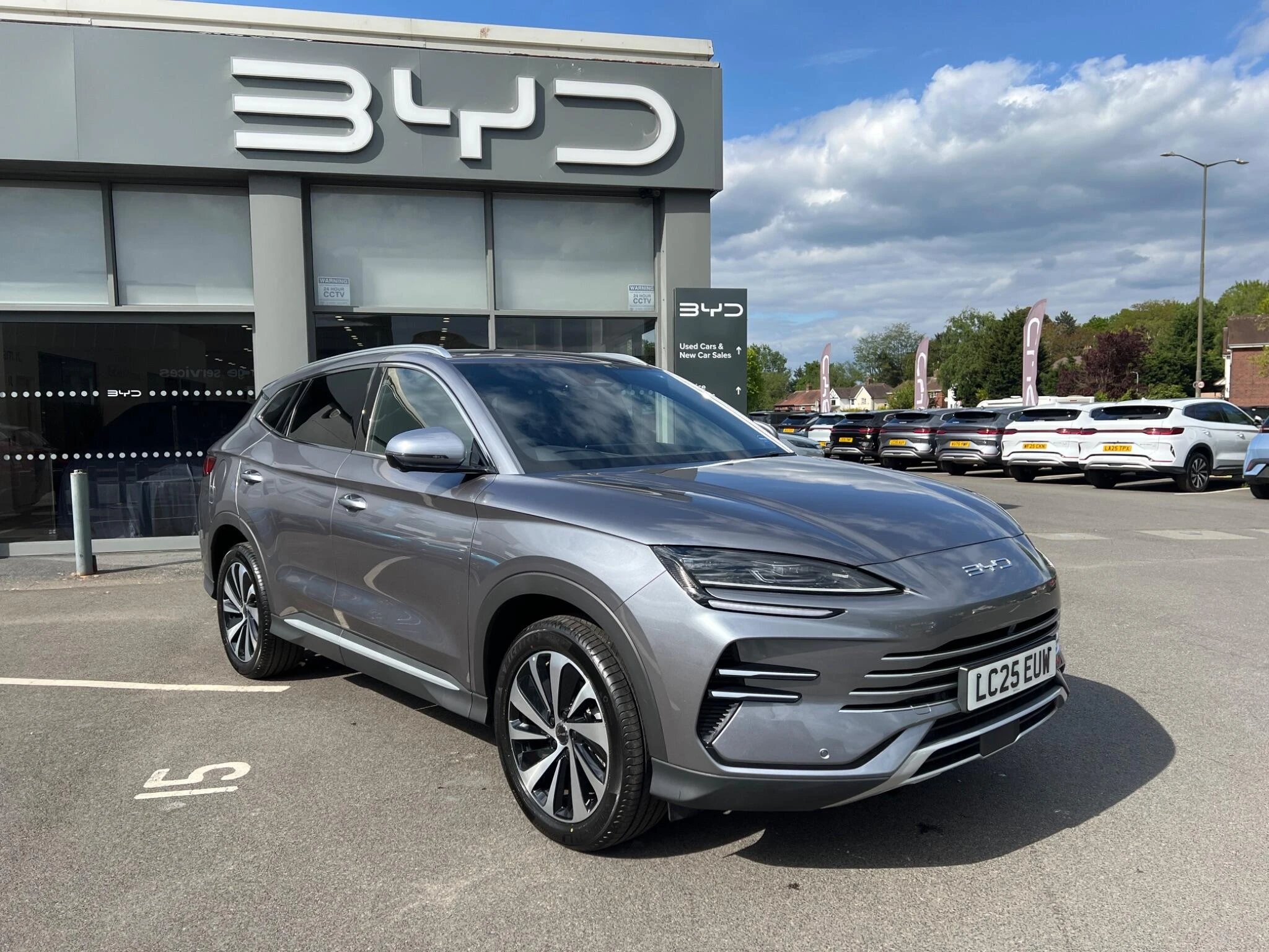 Vehicle image 5