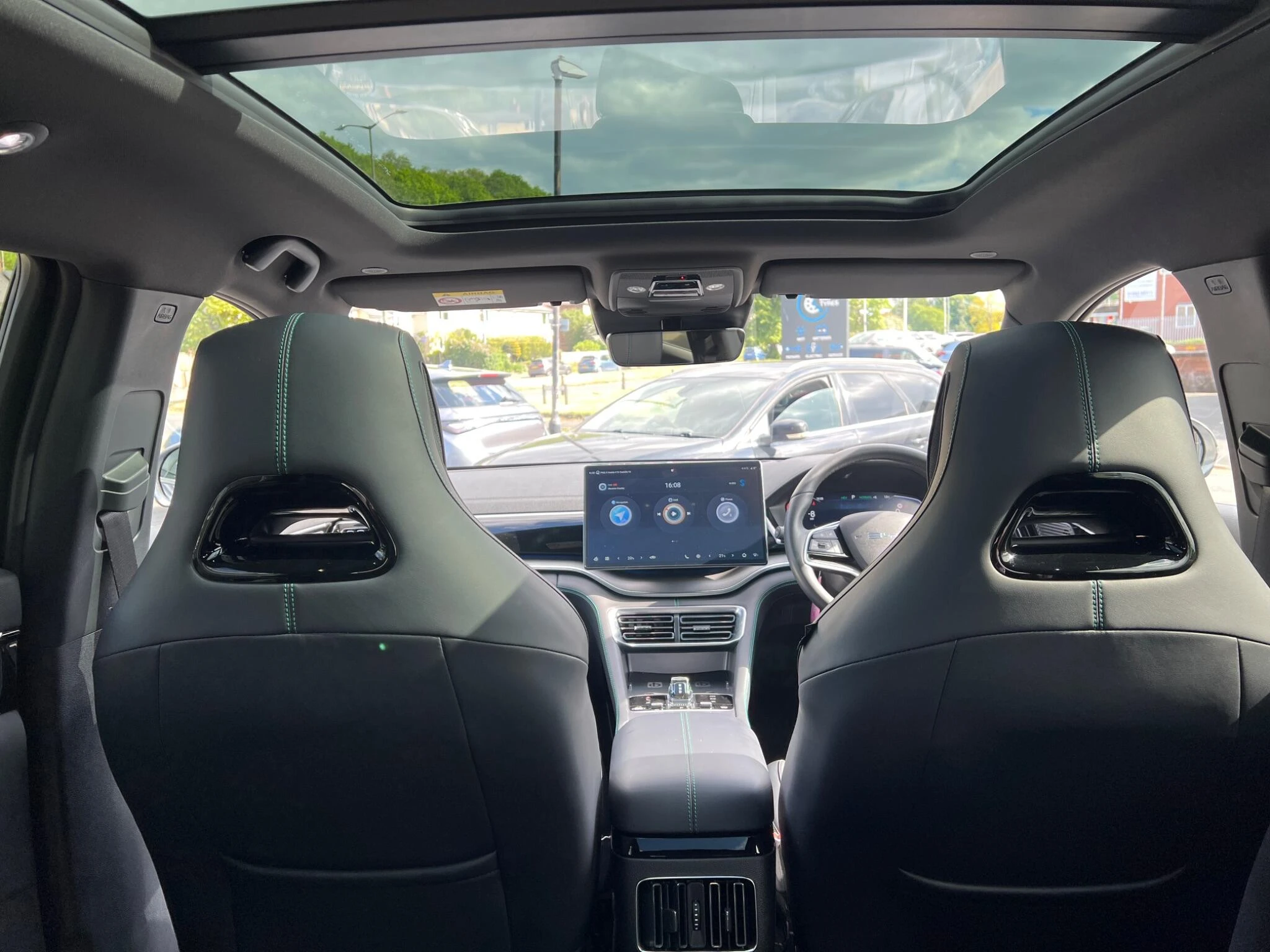 Vehicle image 15