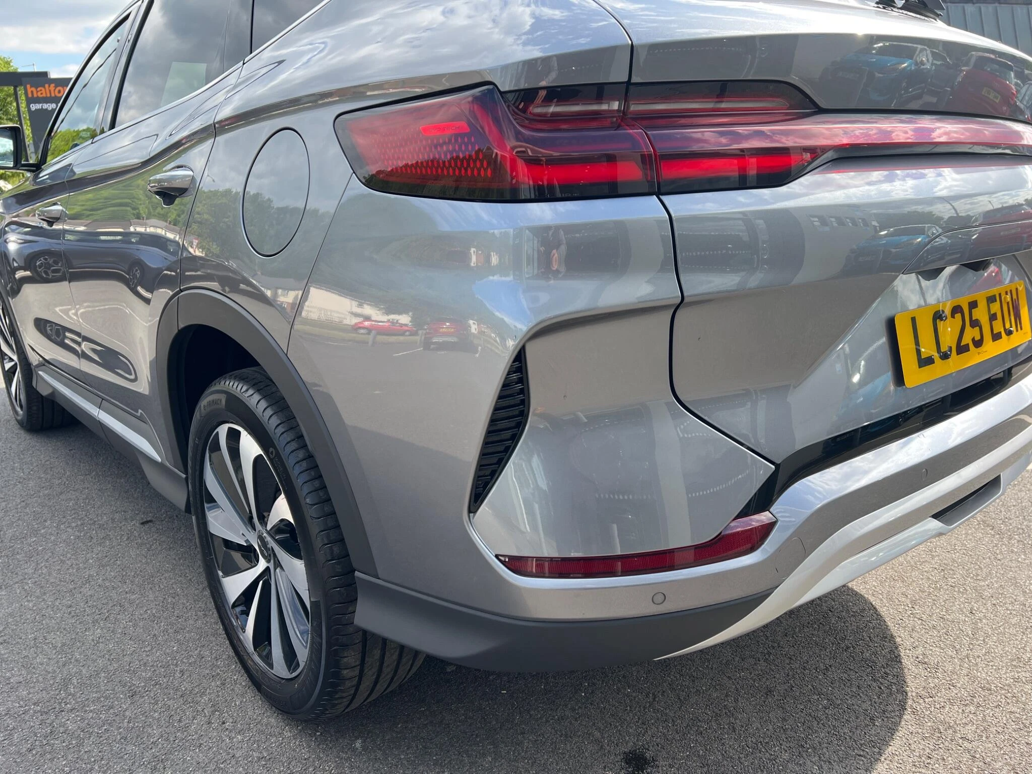Vehicle image 8