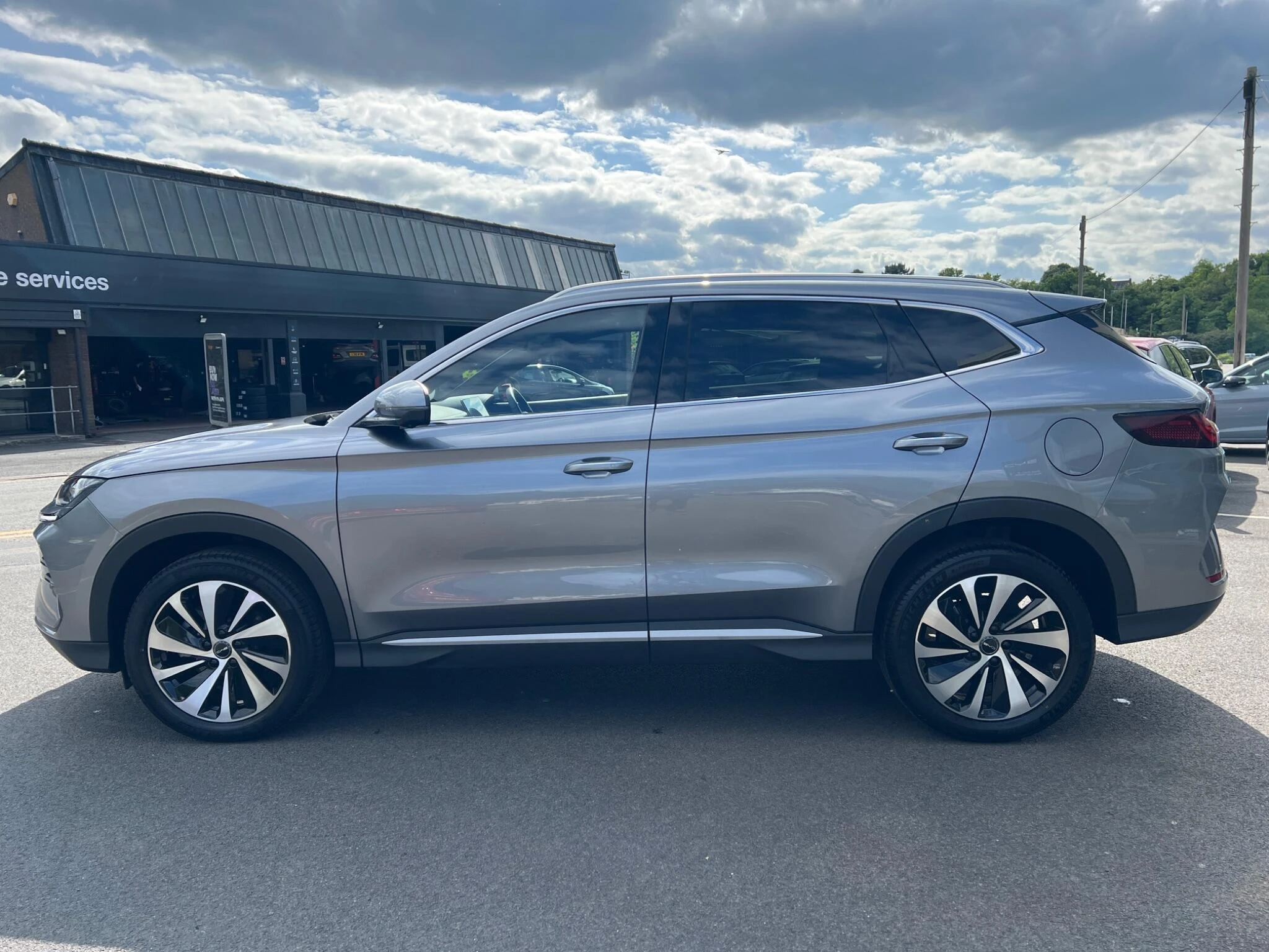 Vehicle image 9